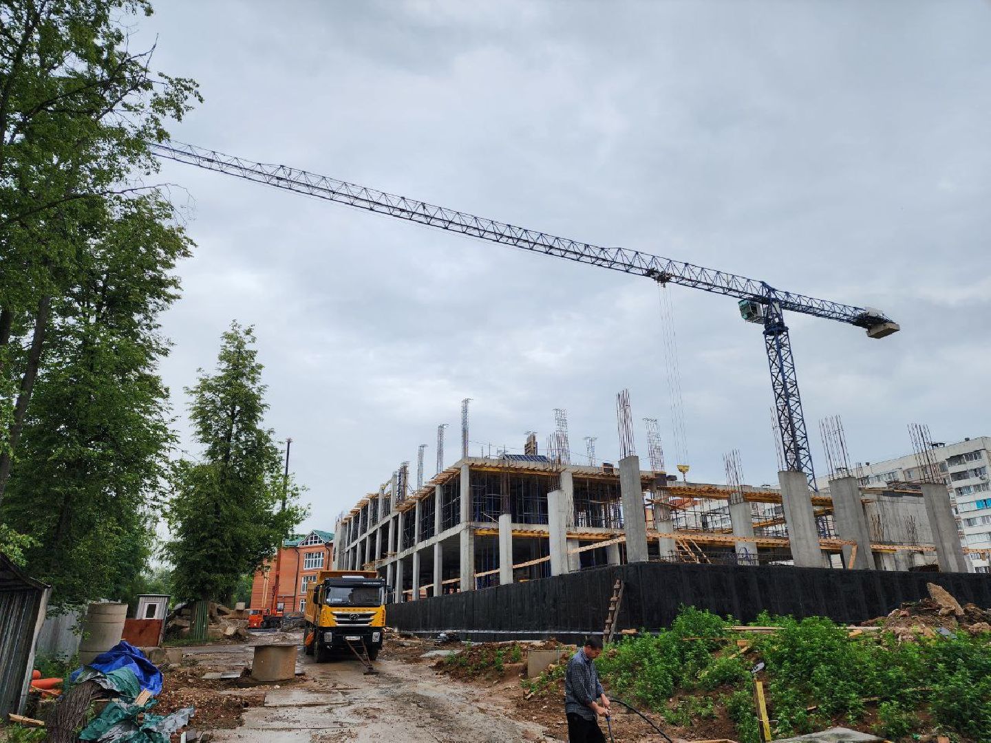 чехов, строительство, пристройка к школе, школа, рабочие,