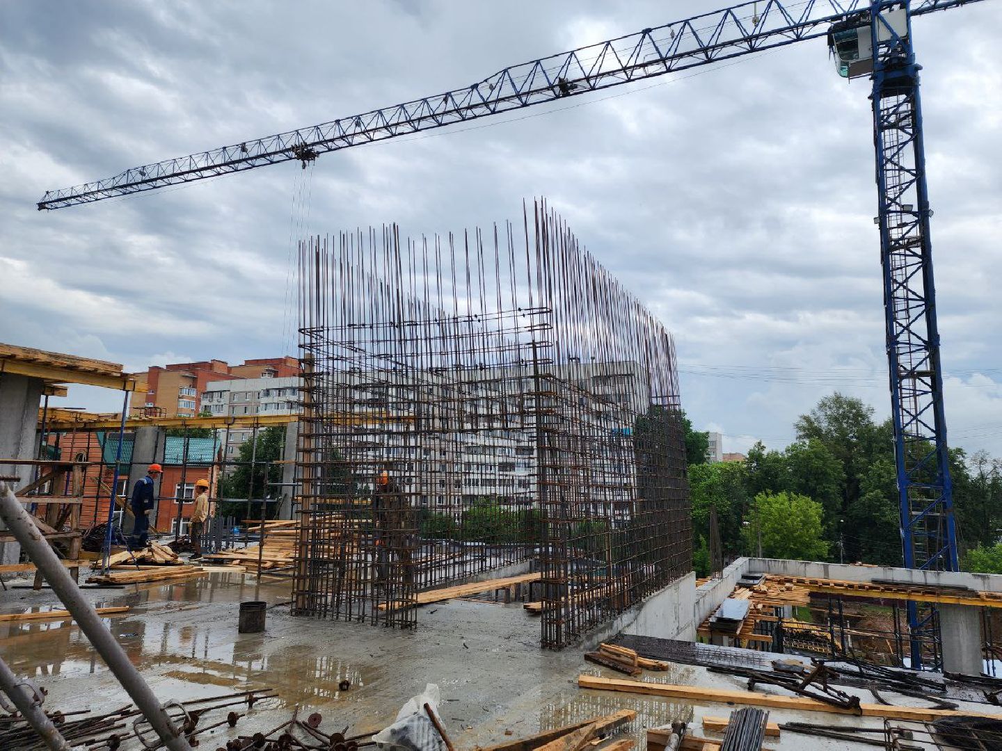 чехов, строительство, пристройка к школе, школа, рабочие,