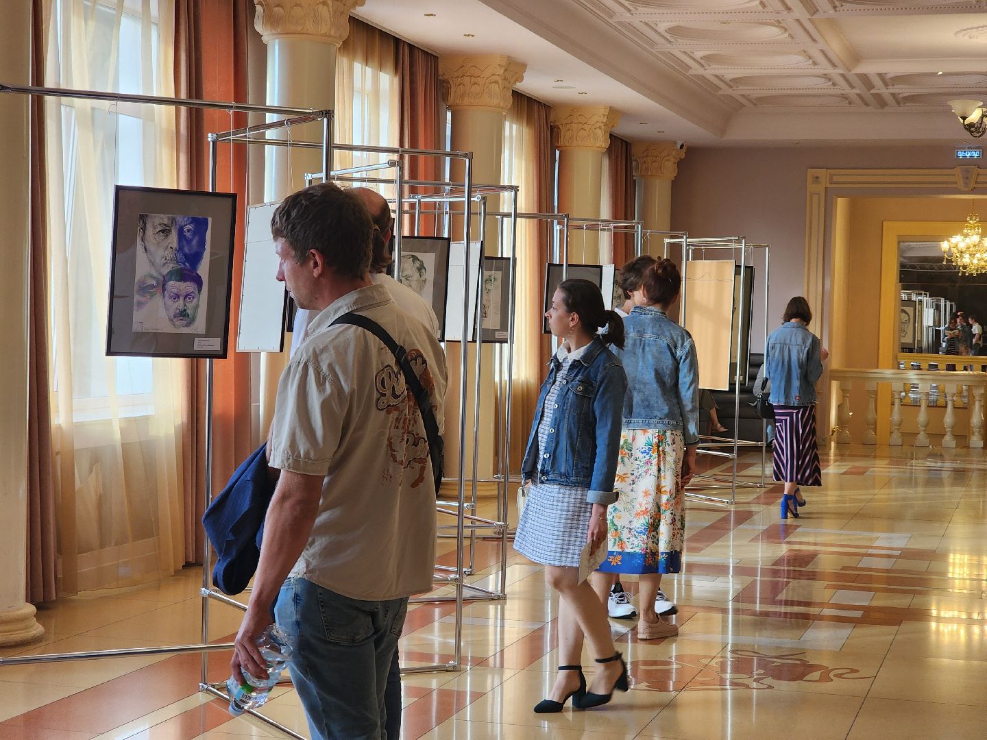 ногинск, мособлдрама, выставка, картины, общество, люди, театральный фестиваль,