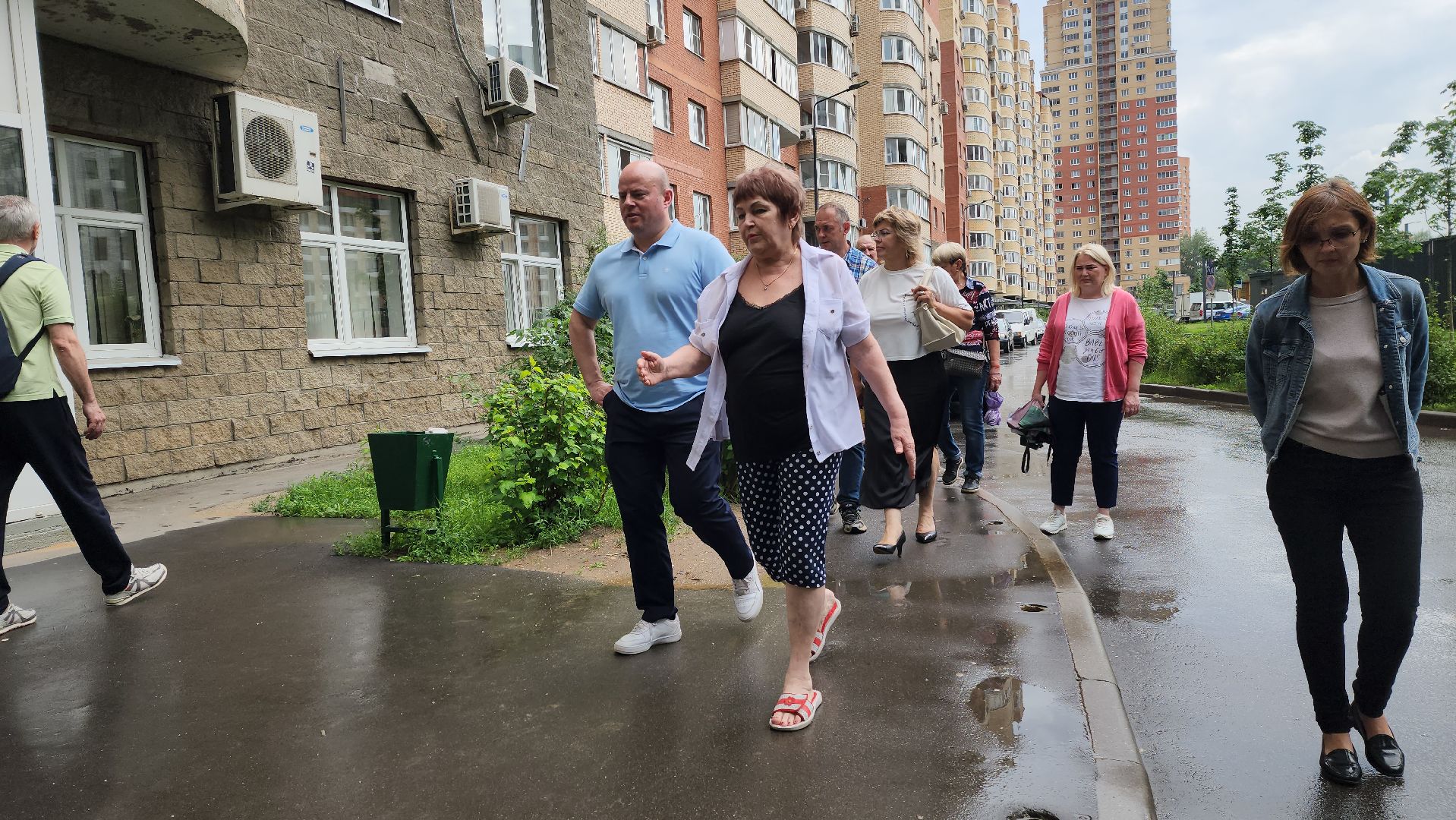 благоустройство территории, встреча с жителями, выезд главы,