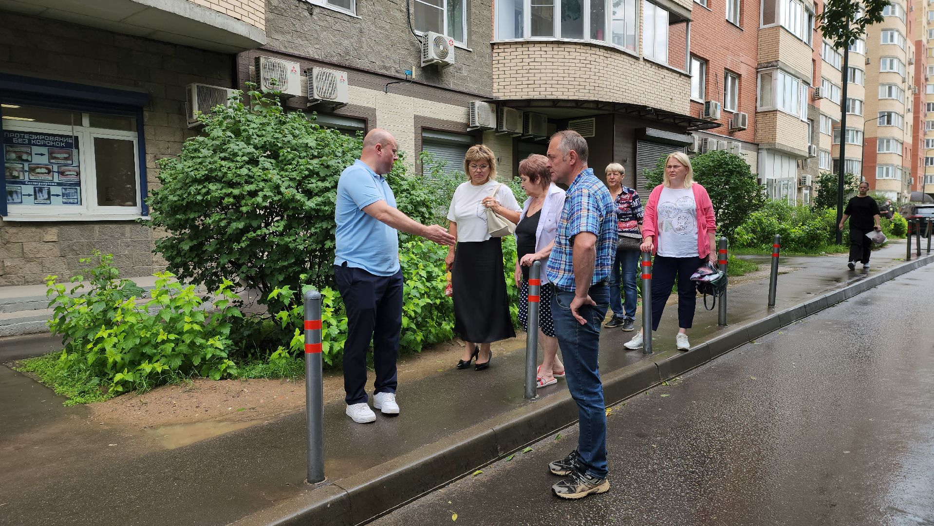 благоустройство территории, встреча с жителями, выезд главы,