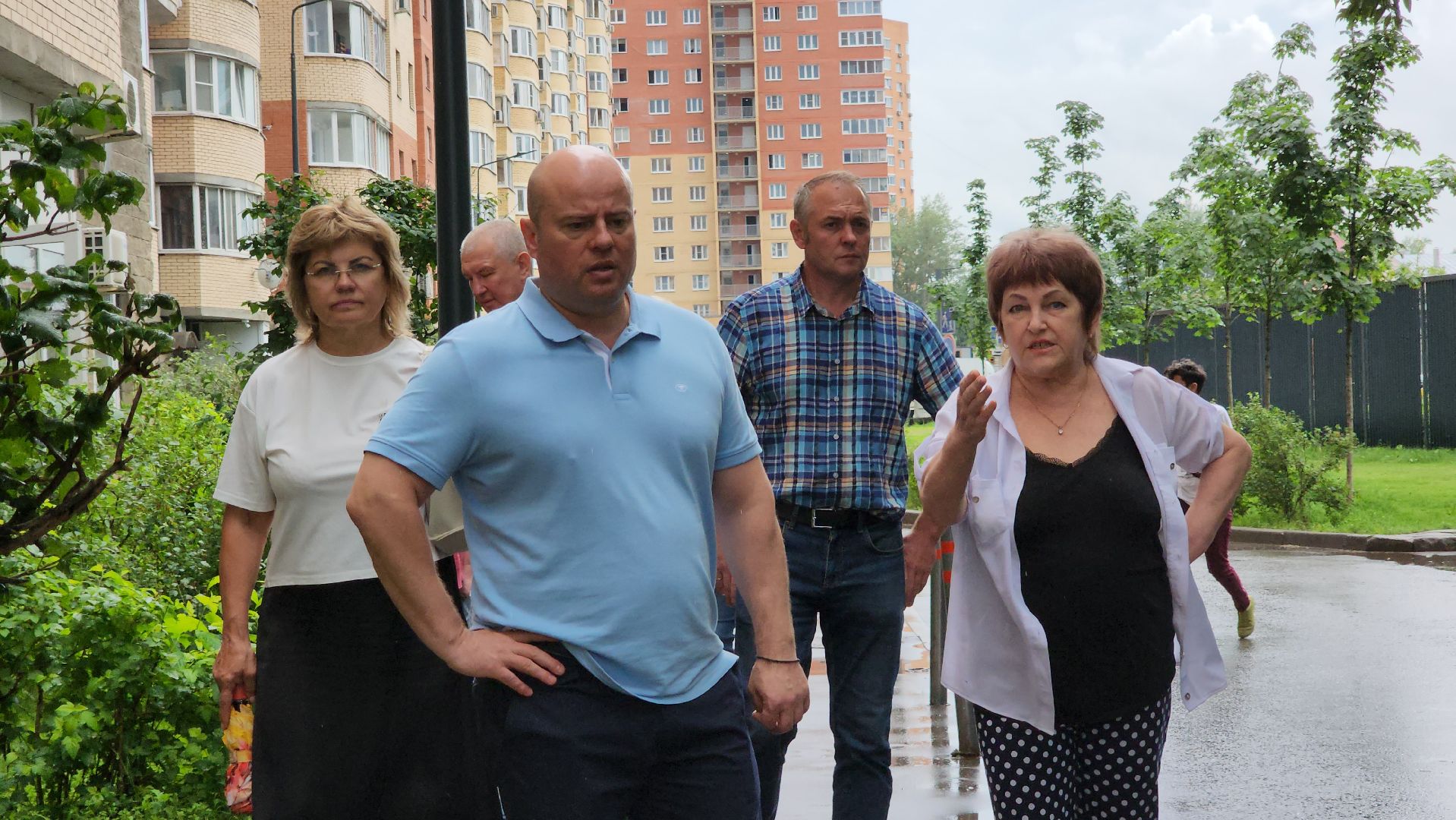 благоустройство территории, встреча с жителями, выезд главы,