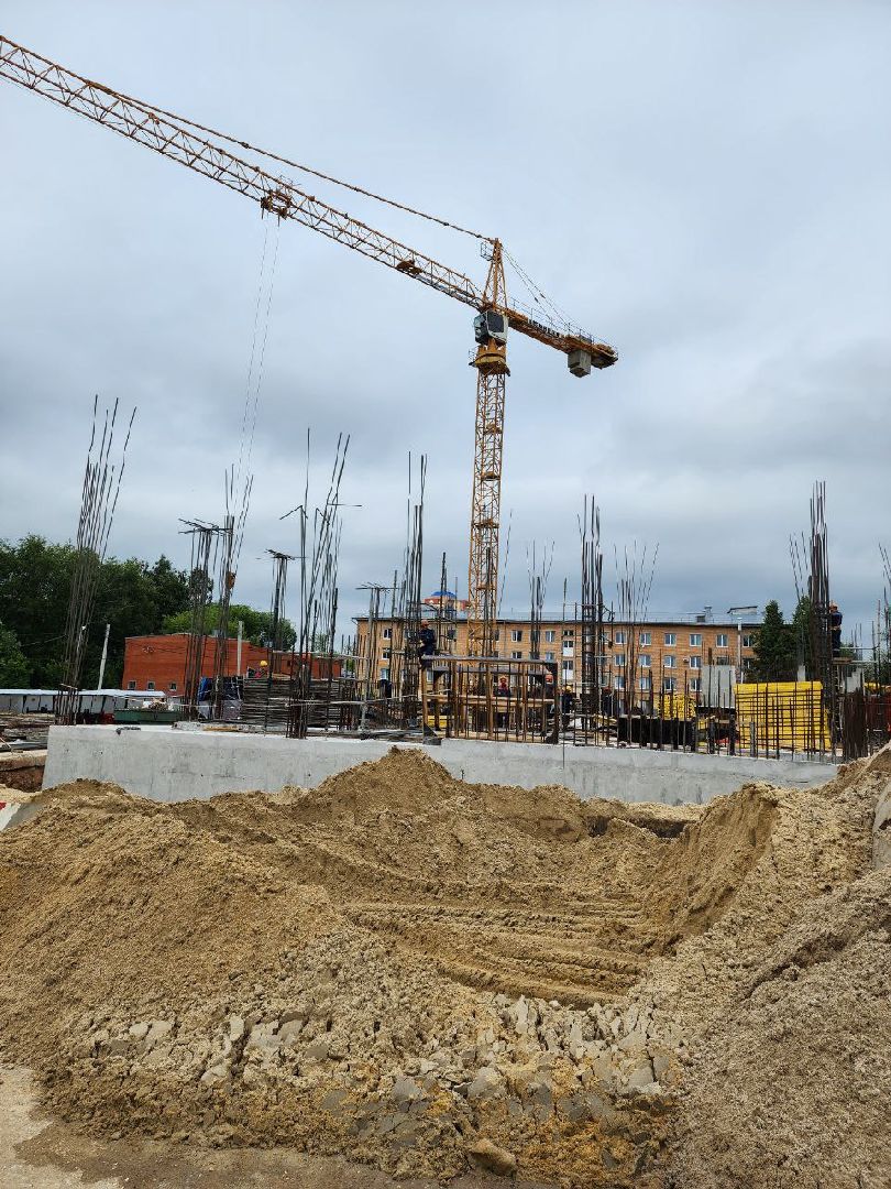 чехов, строительство, поликлиника, рабочие, дети,