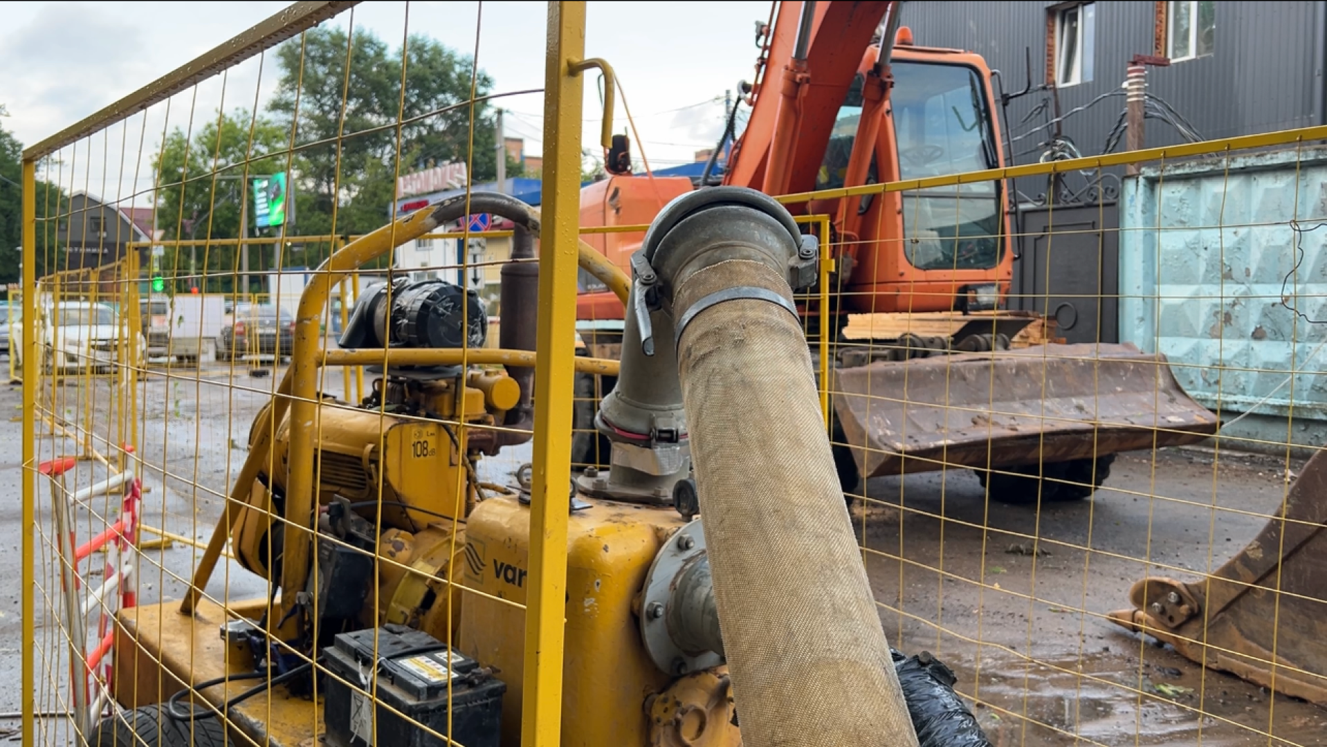 химки, жкх, осмотр хода работ, обход территории, прорыв трубы,