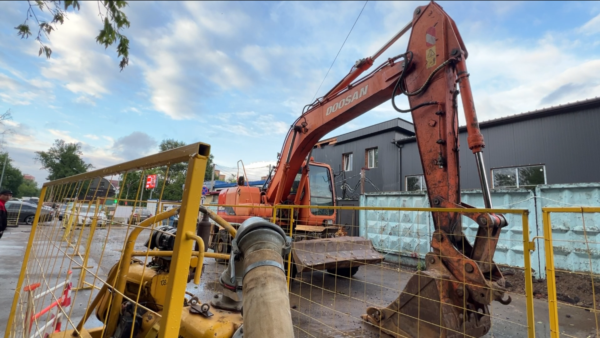 химки, жкх, осмотр хода работ, обход территории, прорыв трубы,