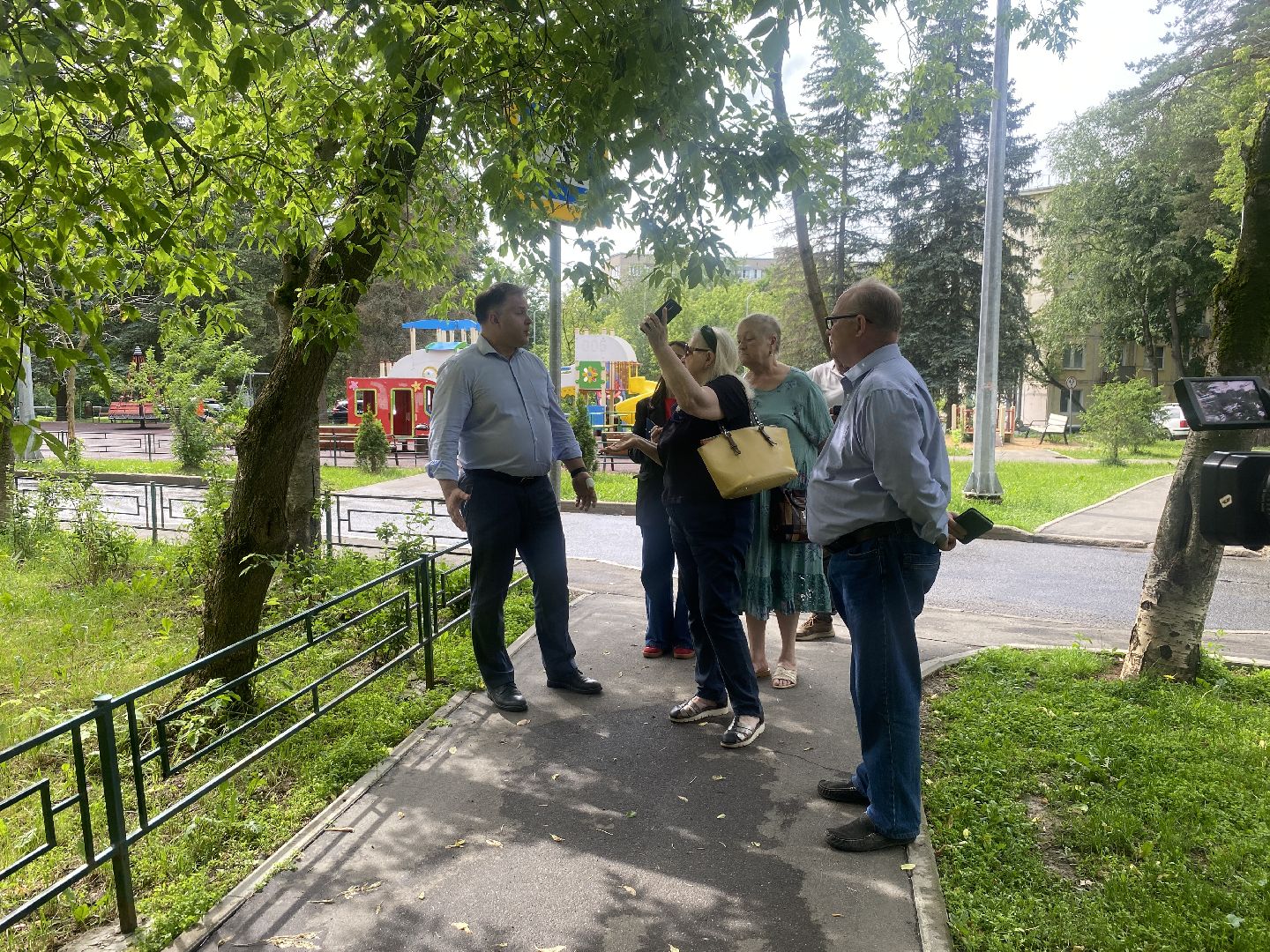 цветной бульвар власиха, обход территории власиха, глава Власихи, встречи с жителями Власиха, модернизация детской площадки,