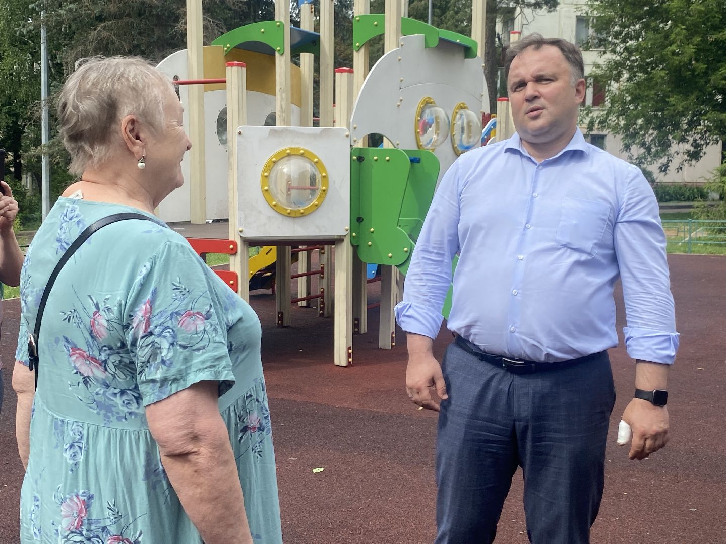 цветной бульвар власиха, обход территории власиха, глава Власихи, встречи с жителями Власиха, модернизация детской площадки,