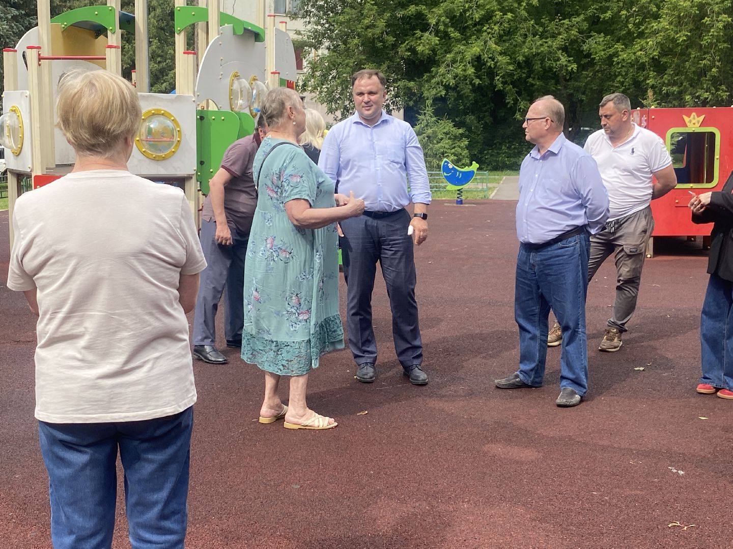 цветной бульвар власиха, обход территории власиха, глава Власихи, встречи с жителями Власиха, модернизация детской площадки,