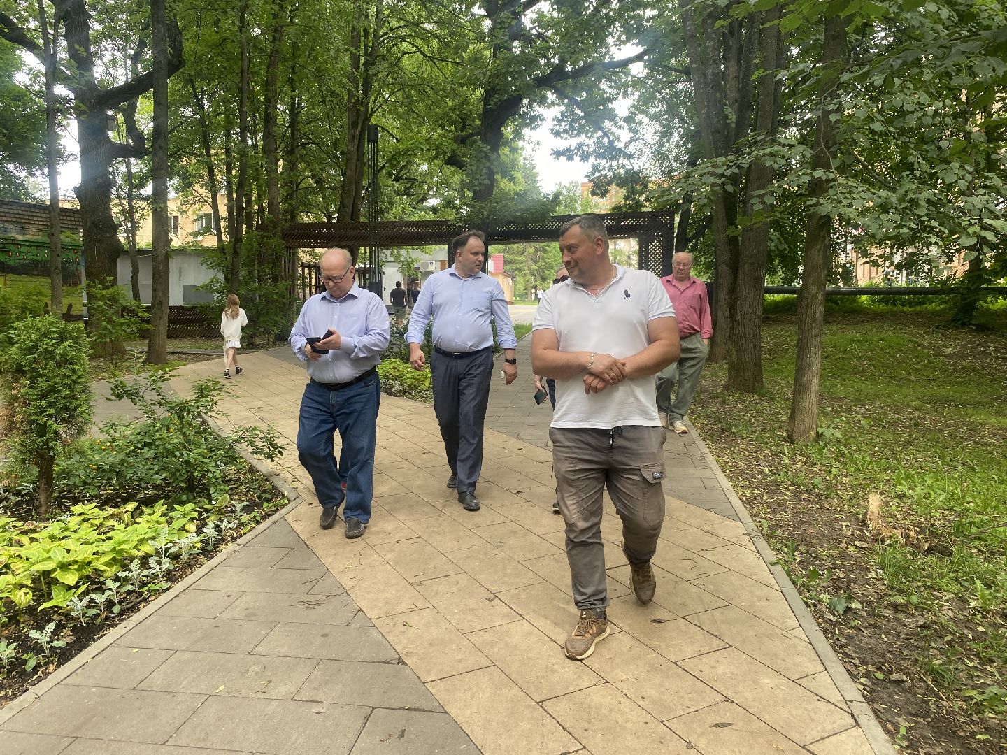 цветной бульвар власиха, обход территории власиха, глава Власихи, встречи с жителями Власиха, модернизация детской площадки,