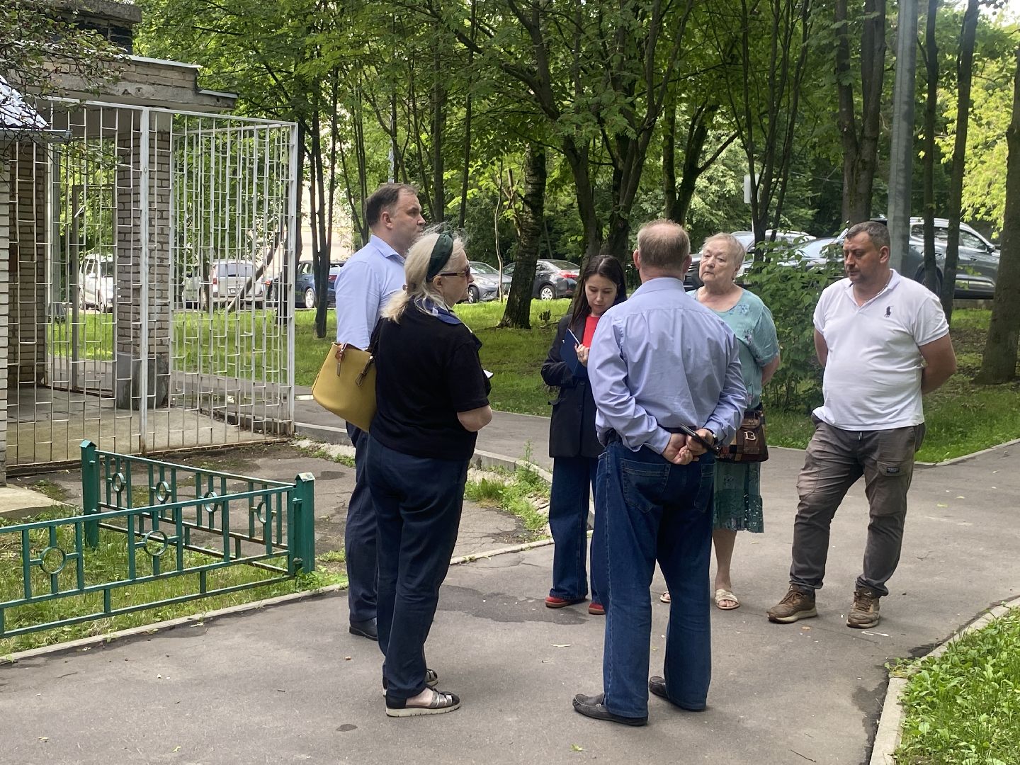 цветной бульвар власиха, обход территории власиха, глава Власихи, встречи с жителями Власиха, модернизация детской площадки,