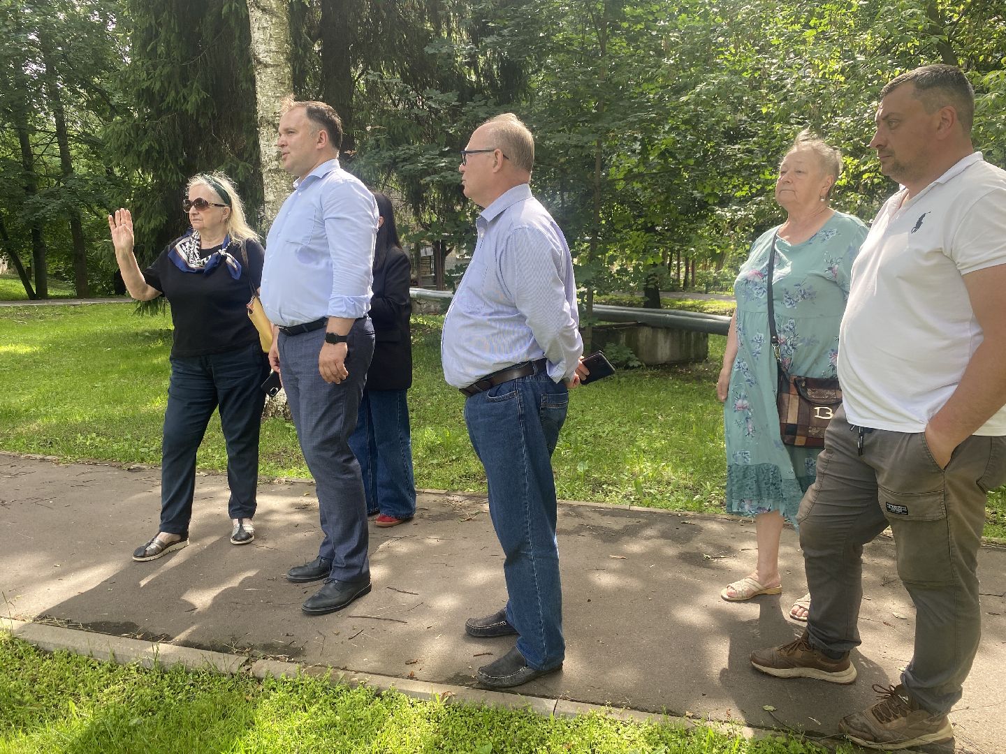 цветной бульвар власиха, обход территории власиха, глава Власихи, встречи с жителями Власиха, модернизация детской площадки,