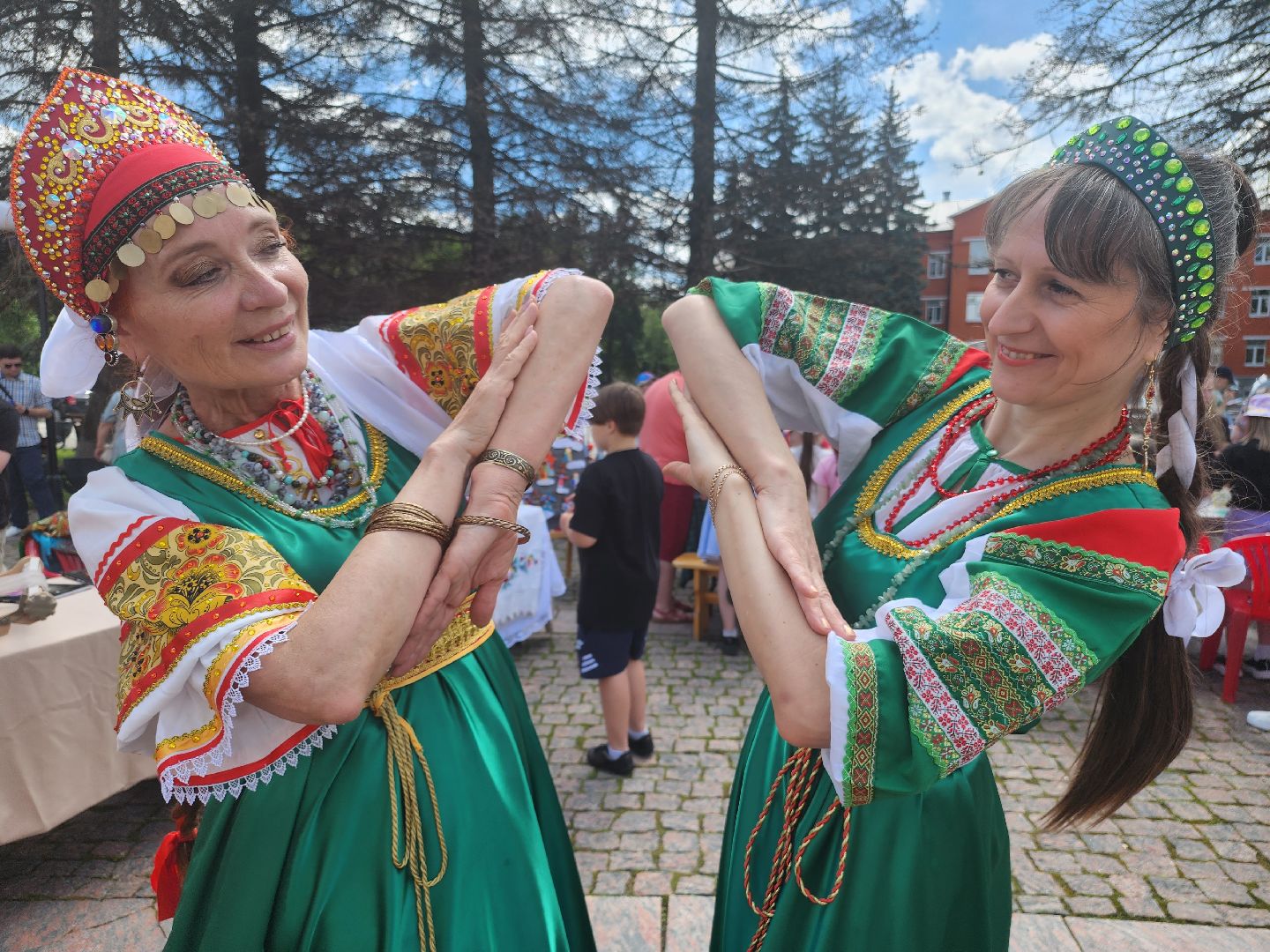 долгопрудный, День русской культуры, реконструкторы, веретено, обереговая кукла, узороплетение, валяние шерсти,