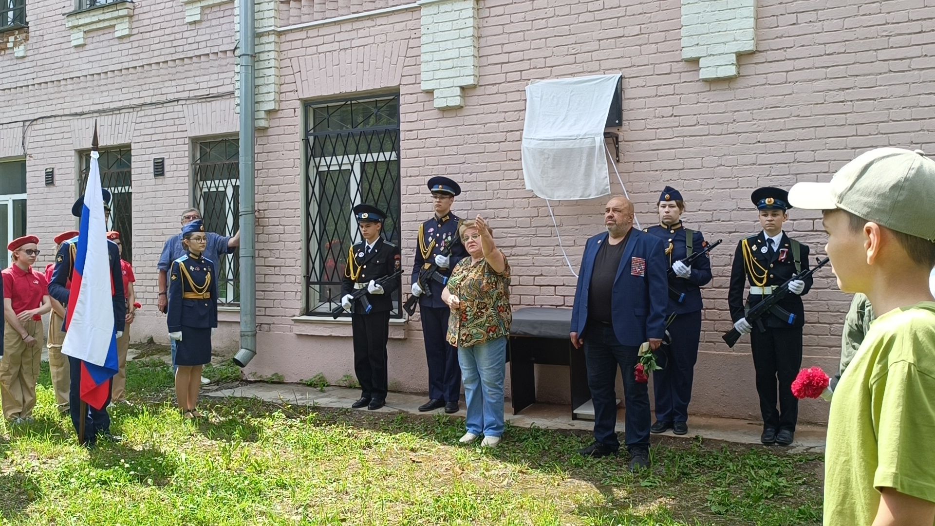 мемориальная доска, лобня, красная поляна,