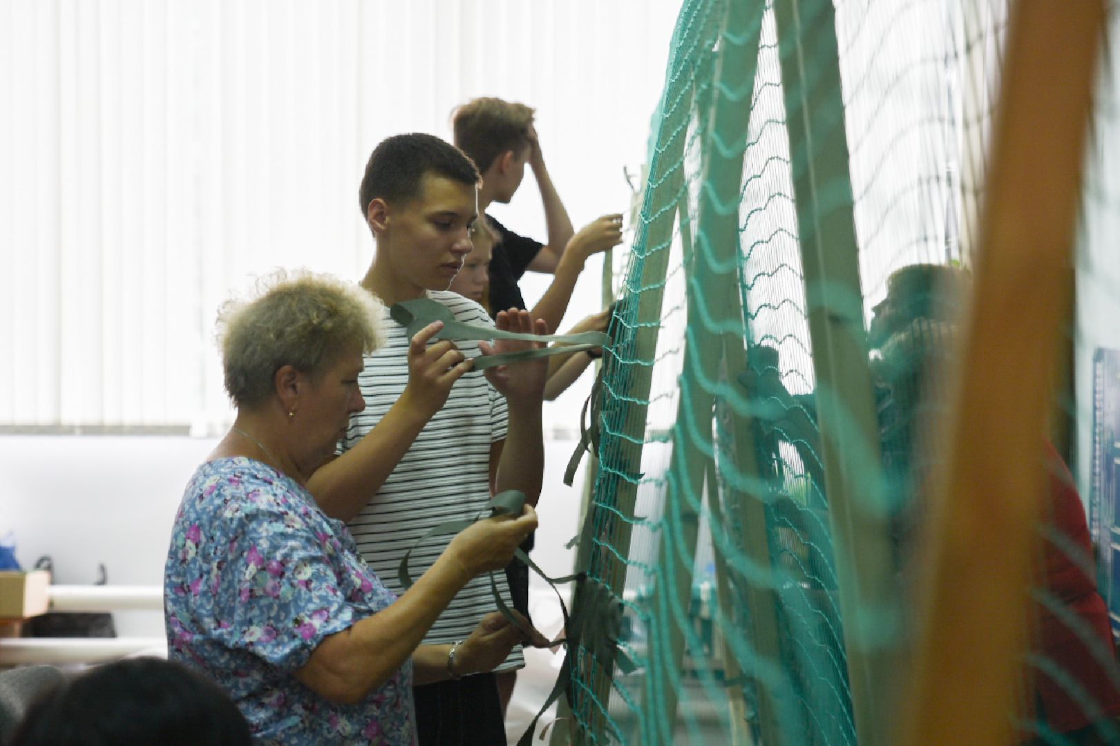 Бронницы, Умные каникулы, Школьники плетут масксеси, Волонтеры, Добрые дела,