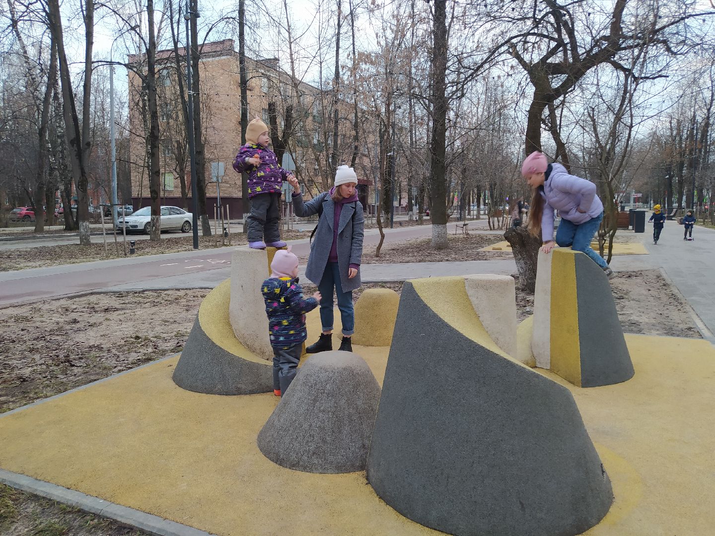 Благоустройство, качели, детская площадка