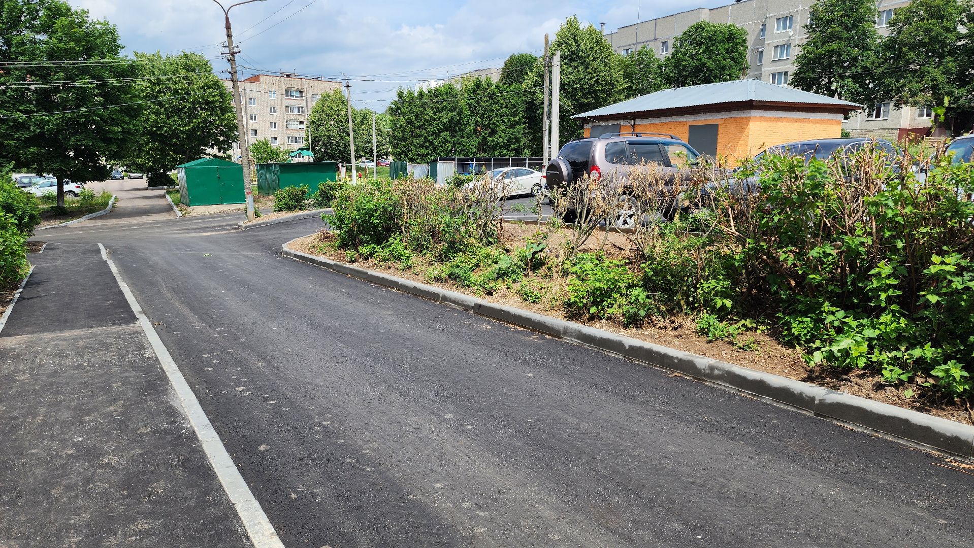 кашира, комплексное благоустройство, дворовая территория, парковка, троутар, водоотведение, озеленение, клумбы,