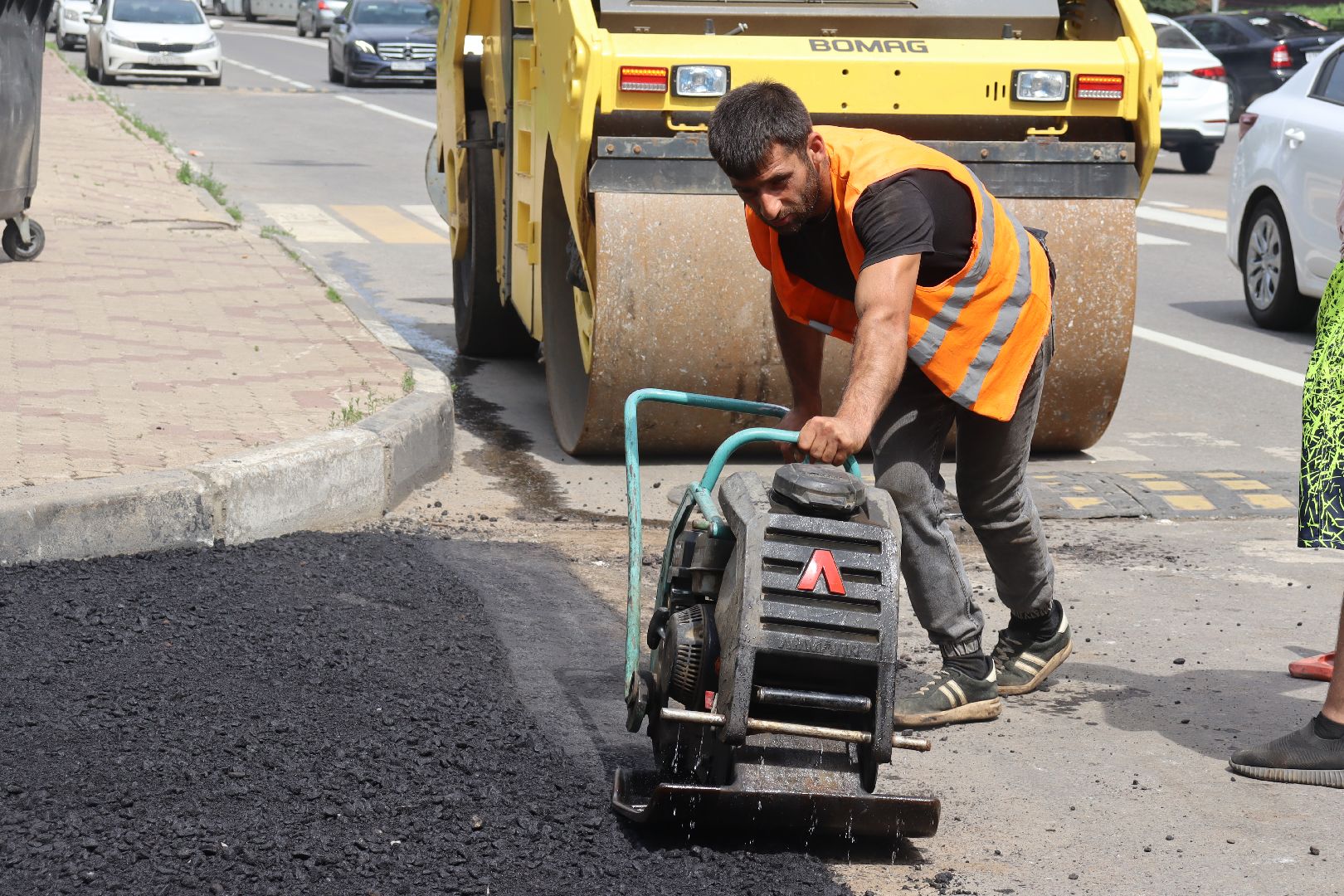 дзержинский, лесная 19, асфальт, благоустройство, Андроник Пак,