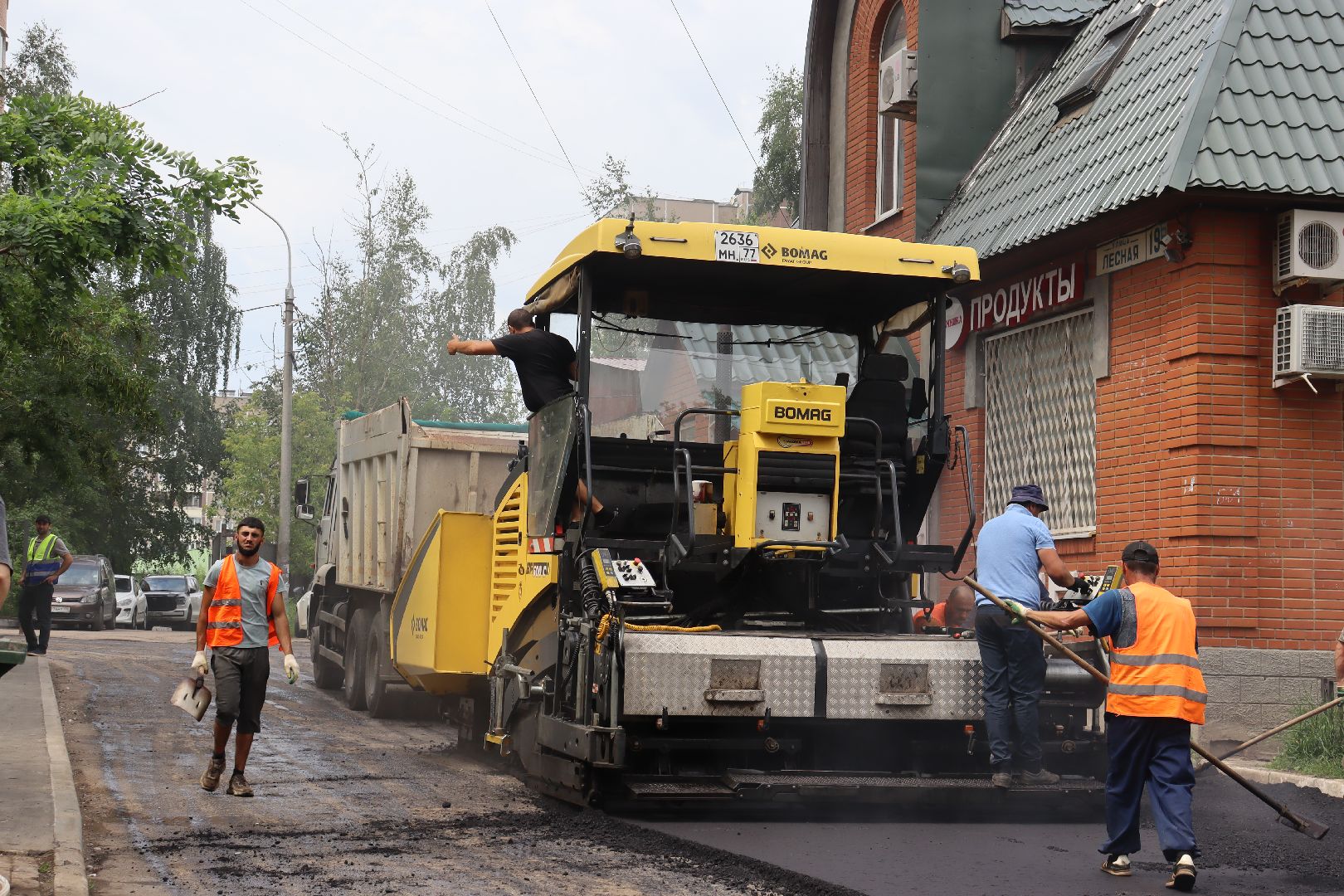 дзержинский, лесная 19, асфальт, благоустройство, Андроник Пак,