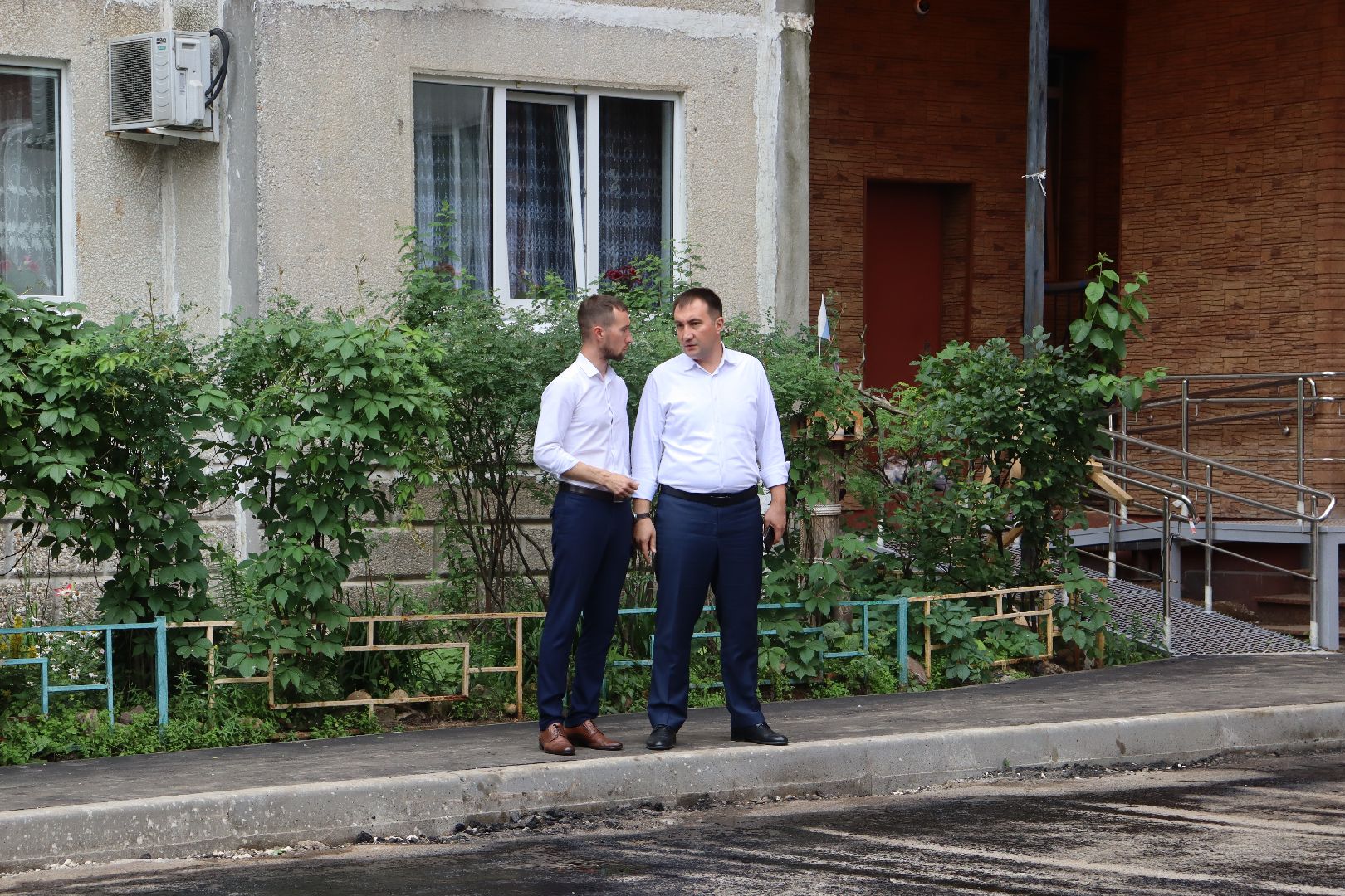 дзержинский, лесная 19, асфальт, благоустройство, Андроник Пак,