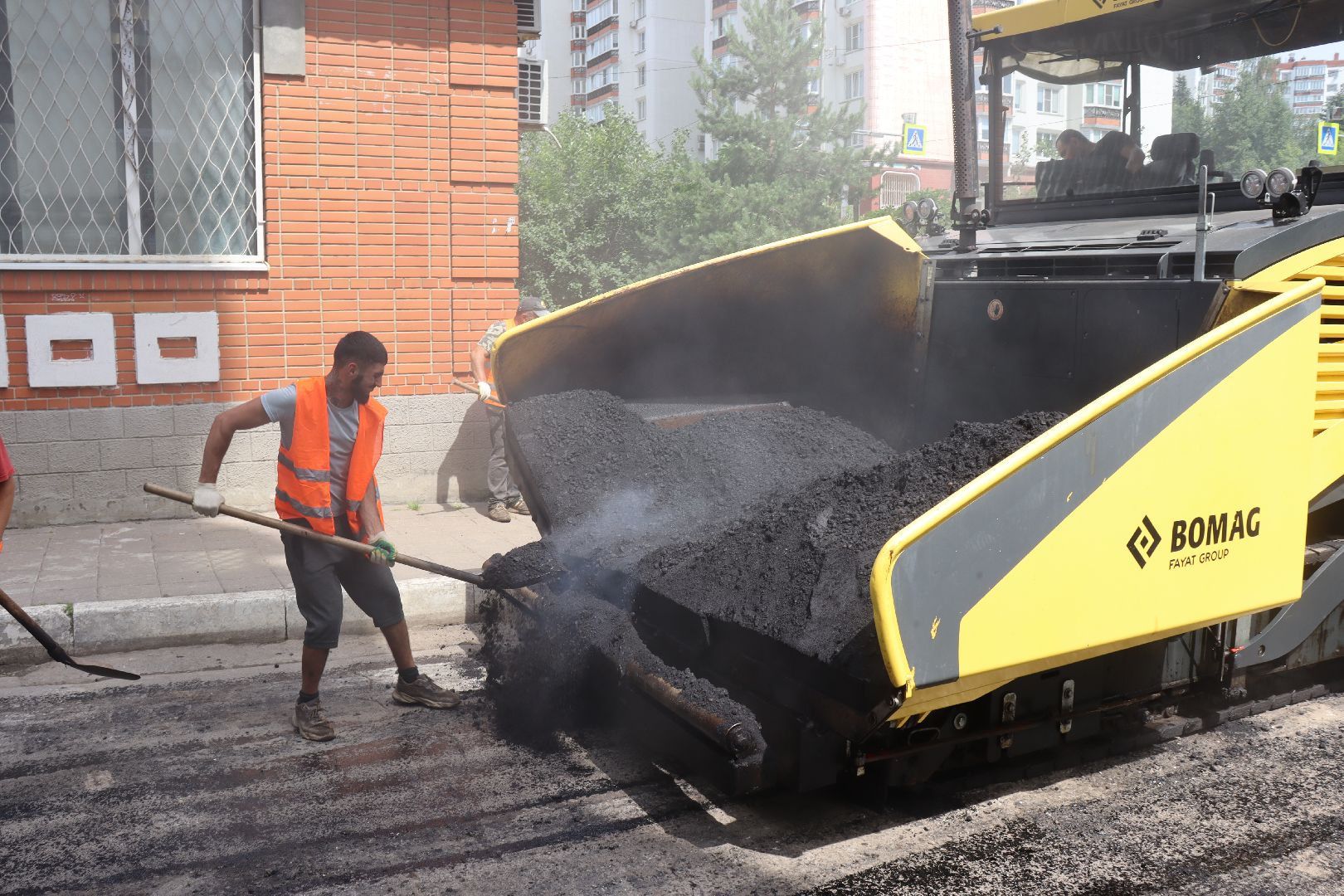 дзержинский, лесная 19, асфальт, благоустройство, Андроник Пак,