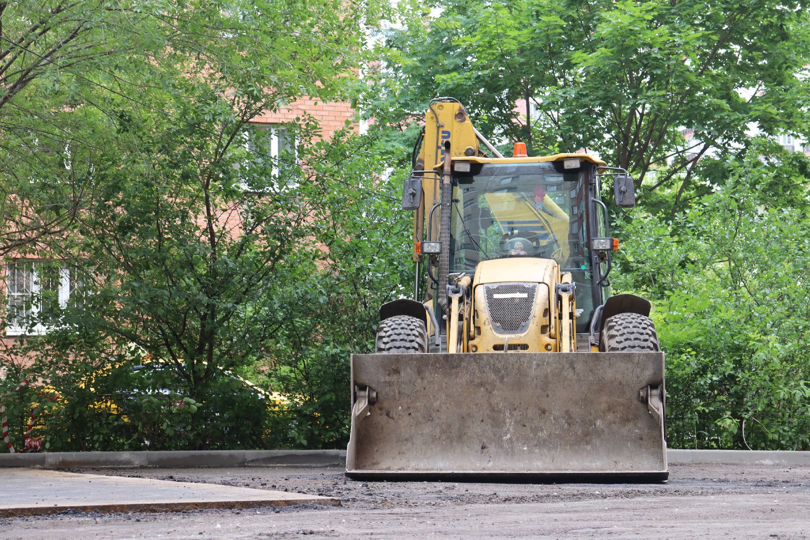 дзержинский, лесная 19, асфальт, благоустройство, Андроник Пак,