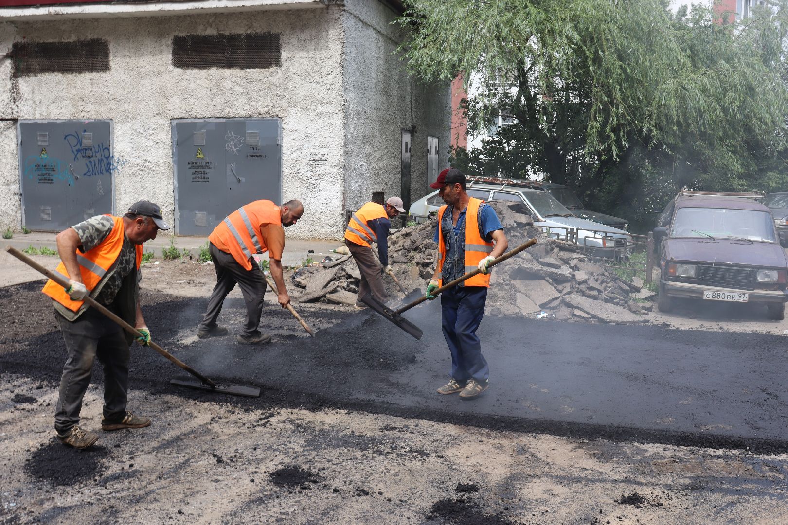 дзержинский, лесная 19, асфальт, благоустройство, Андроник Пак,