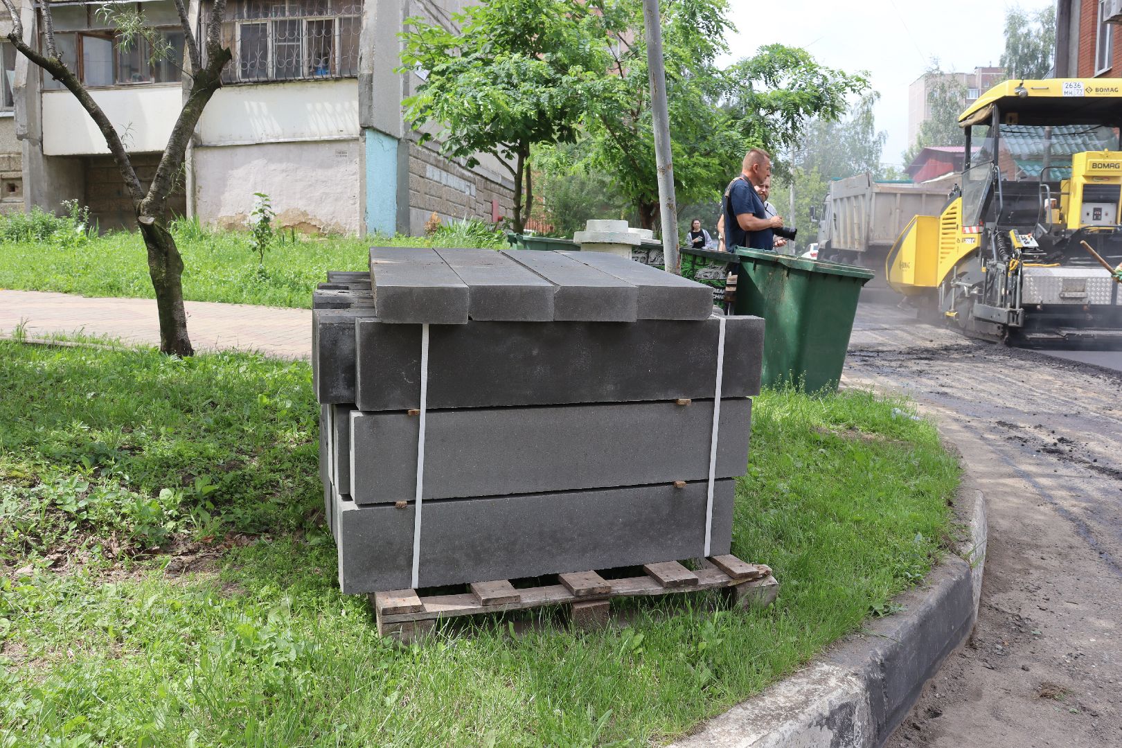 дзержинский, лесная 19, асфальт, благоустройство, Андроник Пак,