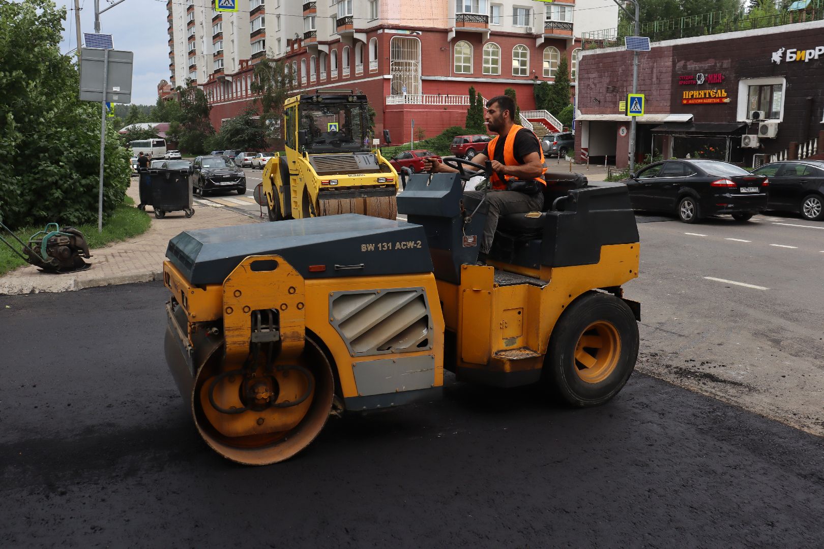 дзержинский, лесная 19, асфальт, благоустройство, Андроник Пак,