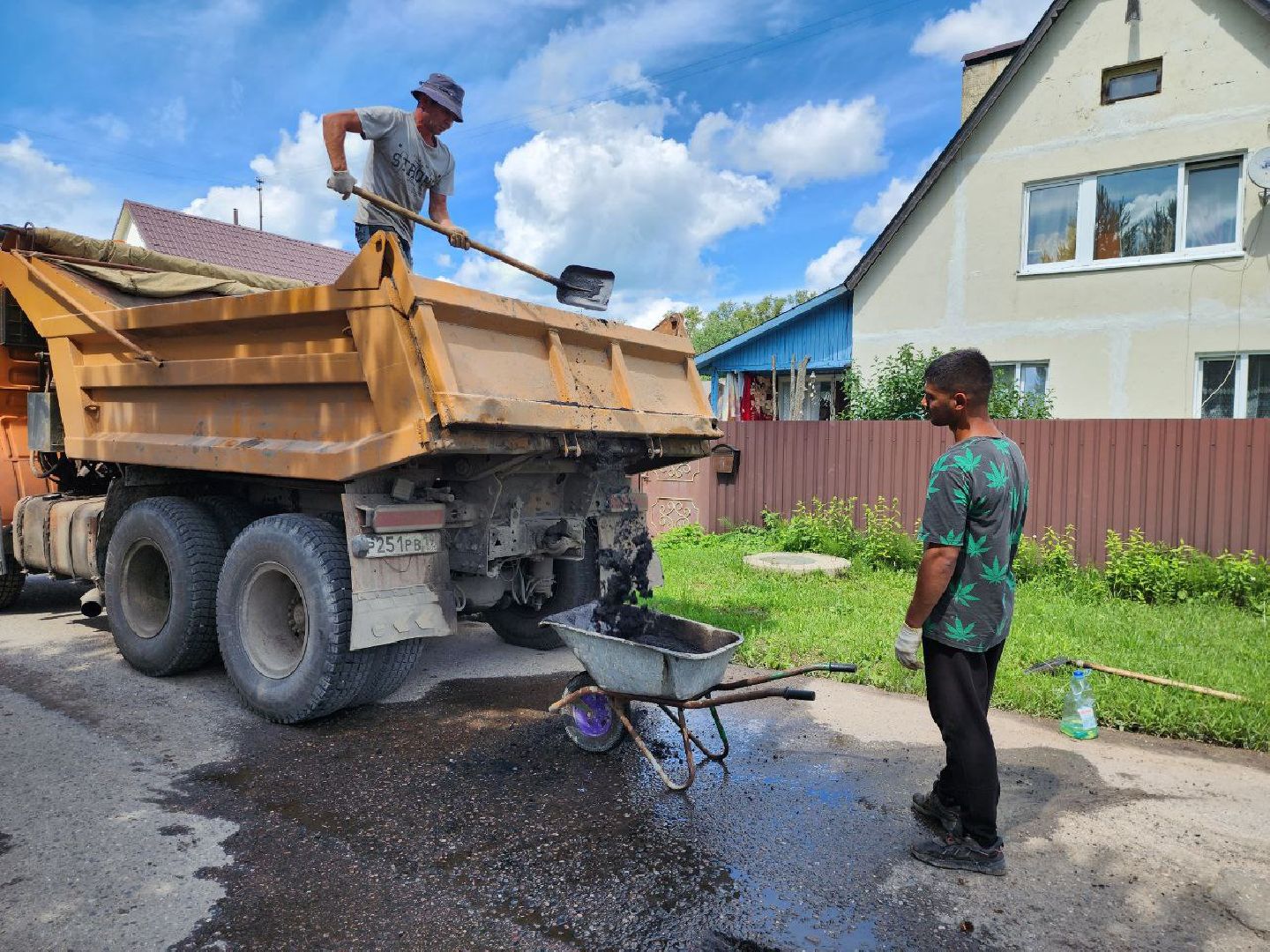 можайск, можайский городской округ, подмосковье, ямочный ремонт, выездная администрация, просьбы жителей, власть, дороги, жители, итоги встречи с жителями,