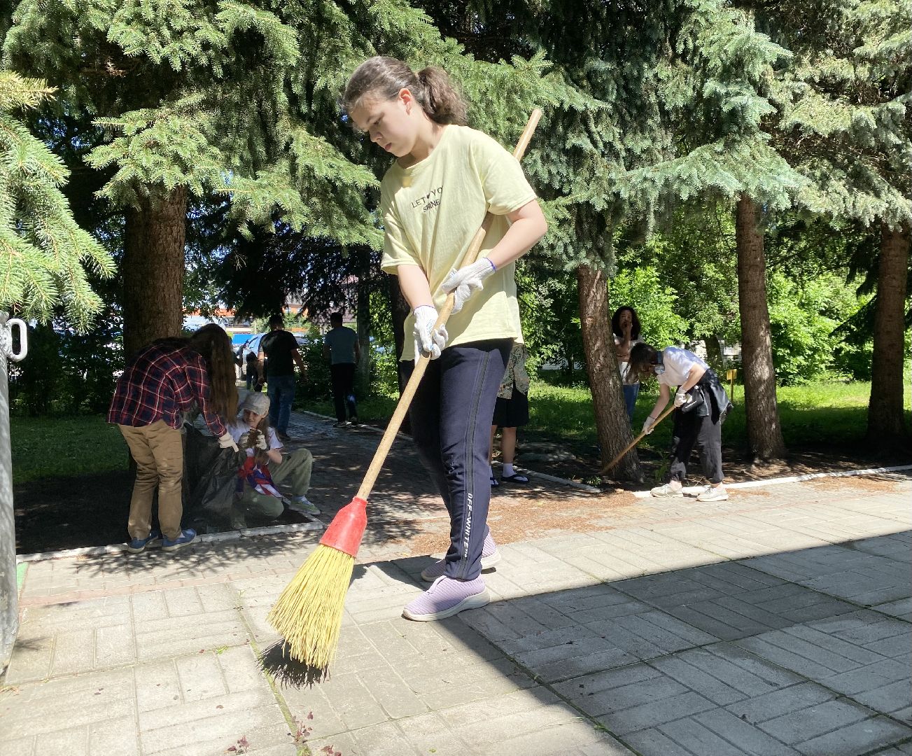 ЦВПВ, Домодедово, Подмосковье, день памяти и скорби, Уборка обелисков, Волонтеры, волонтеры подмосковья, уборка территории, Сохранение памятникво, Патриотизм,