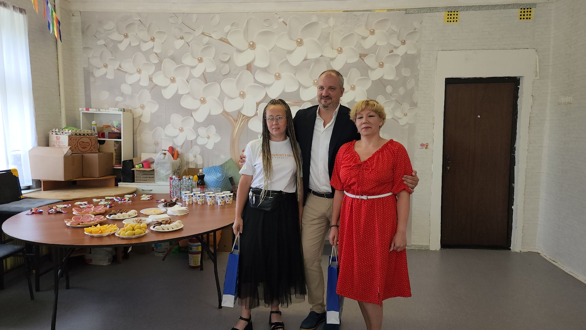 кашира, ожерелье, волонтеры, сво, гуманитарная помощь, маскировочные сети, подгузники, инвалидное кресло,