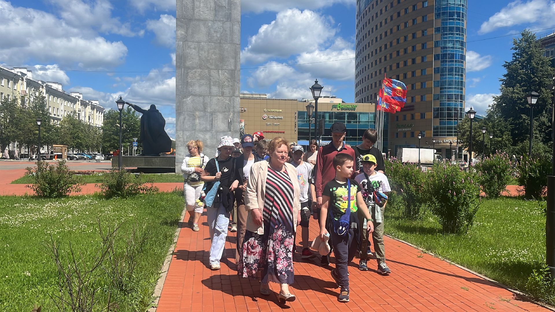 памятники, вечный огонь, мемориал, стела, экскурсии, экскурсия, экскурсии по историческим местам, школьники, дети,