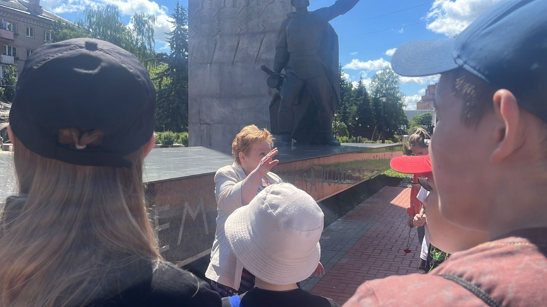 памятники, вечный огонь, мемориал, стела, экскурсии, экскурсия, экскурсии по историческим местам, школьники, дети,