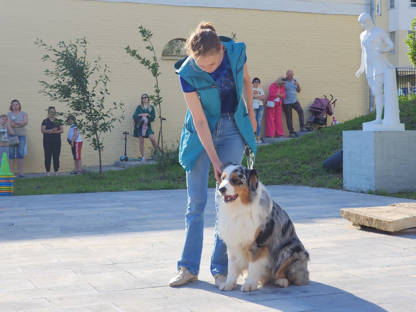 Звенигород, Общество,