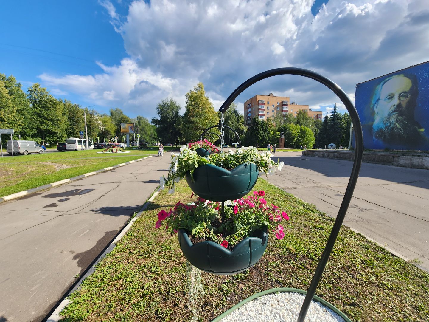 долгопрудный, владислав юдин, клумбы, кашпо, петуньи, дихондры,