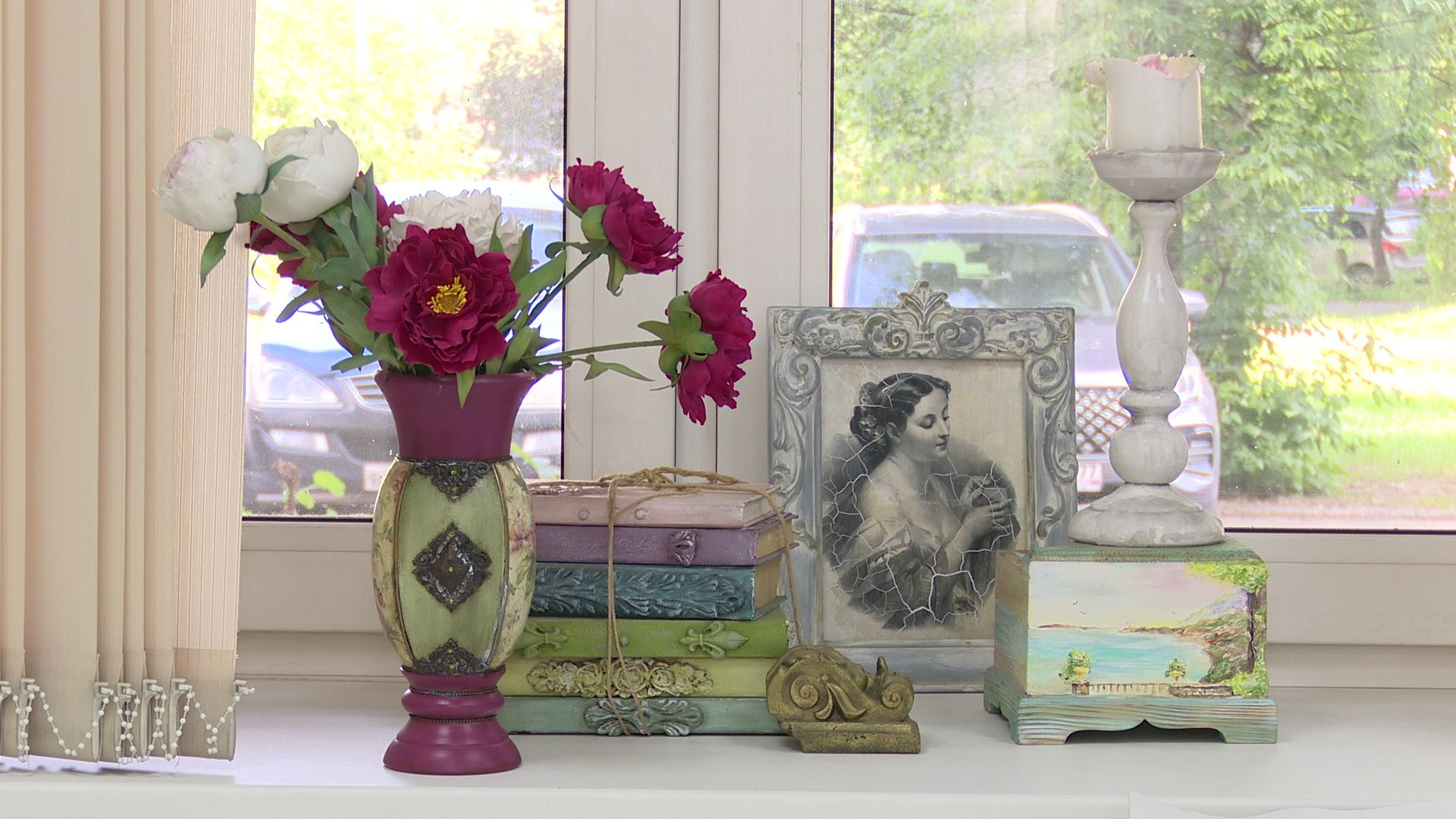 Реутов, библиотека, художник, картины, выставка, акварель, карандаш,