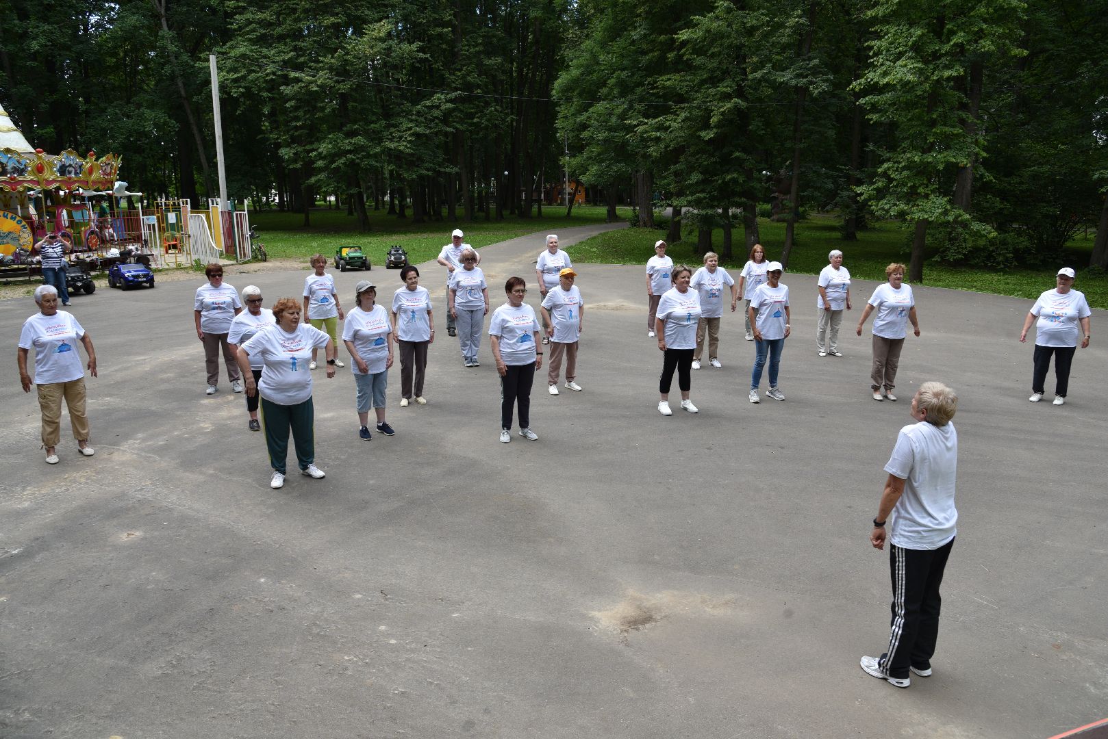 лотошино, лотошинский парк, активное долголетие, зарядка долголетов, парки подмосковья,