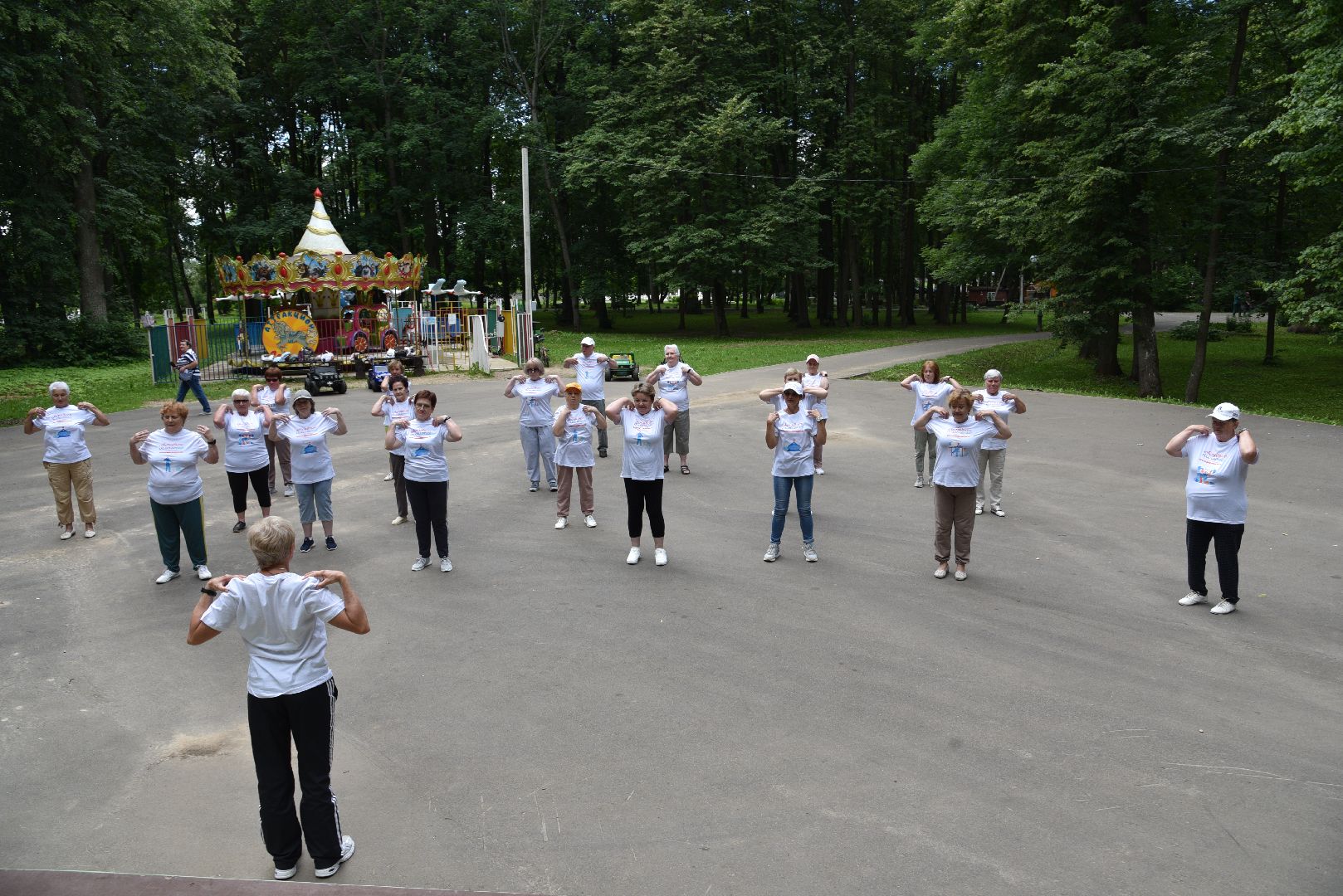 лотошино, лотошинский парк, активное долголетие, зарядка долголетов, парки подмосковья,