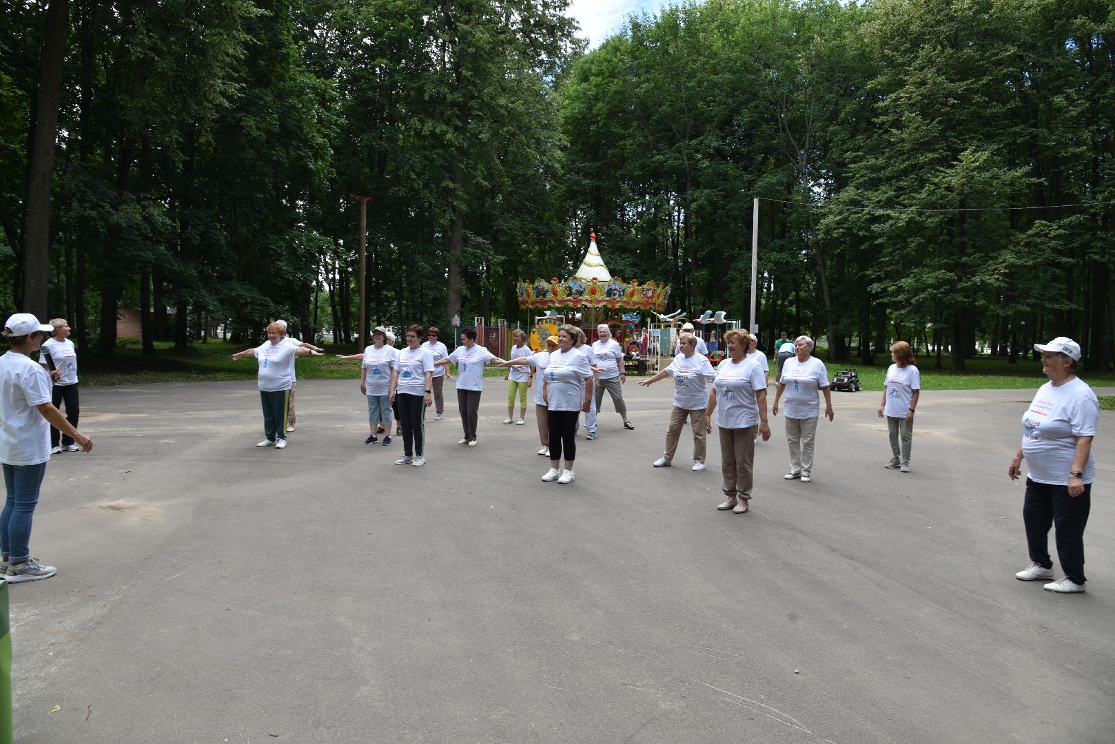 лотошино, лотошинский парк, активное долголетие, зарядка долголетов, парки подмосковья,