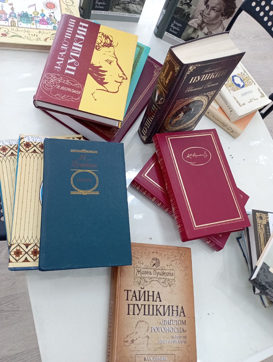 Дубна, общество