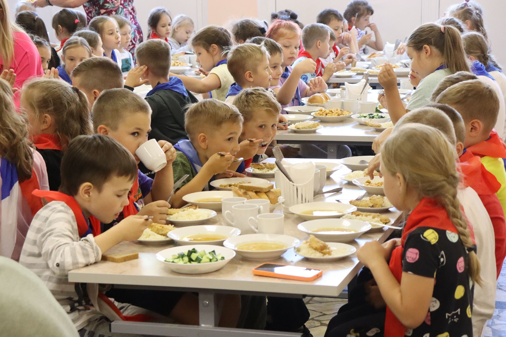 Ольга Мохова, андроник пак, лагерь литвиново, дзержинский, дети, питание,