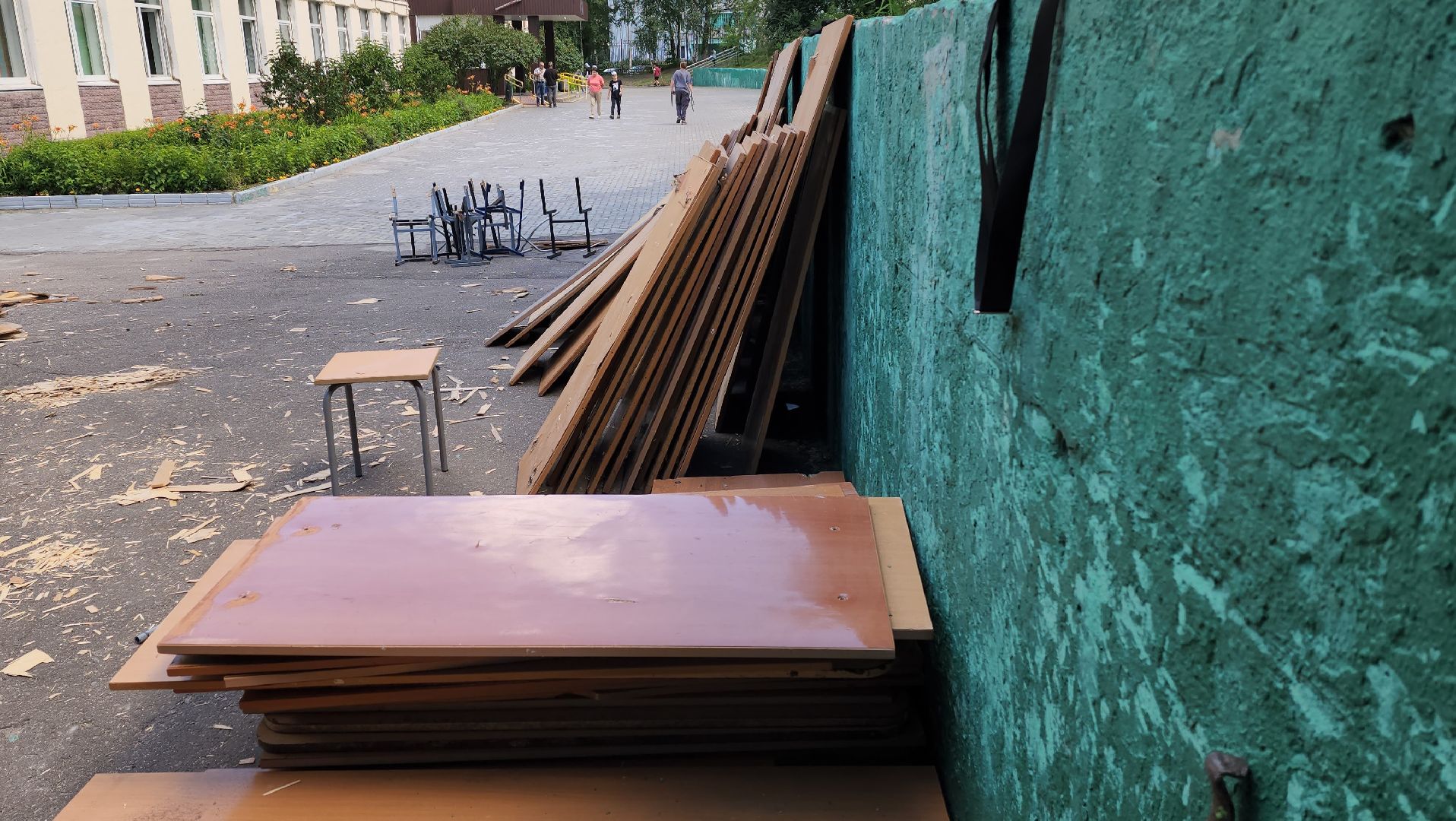 школьные каникулы, трудовая занятость подростков, трудовая бригада,