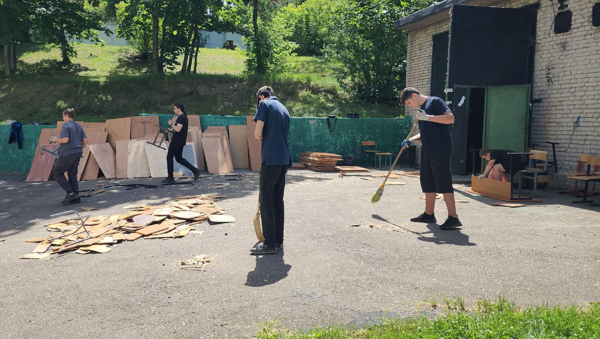 школьные каникулы, трудовая занятость подростков, трудовая бригада,