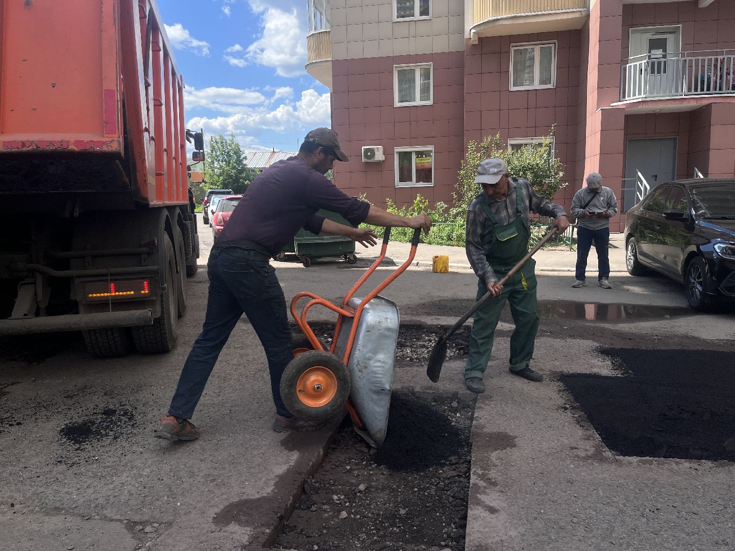 ямы, ямы на дорогах, ямочный ремонт, ремонт дорог,