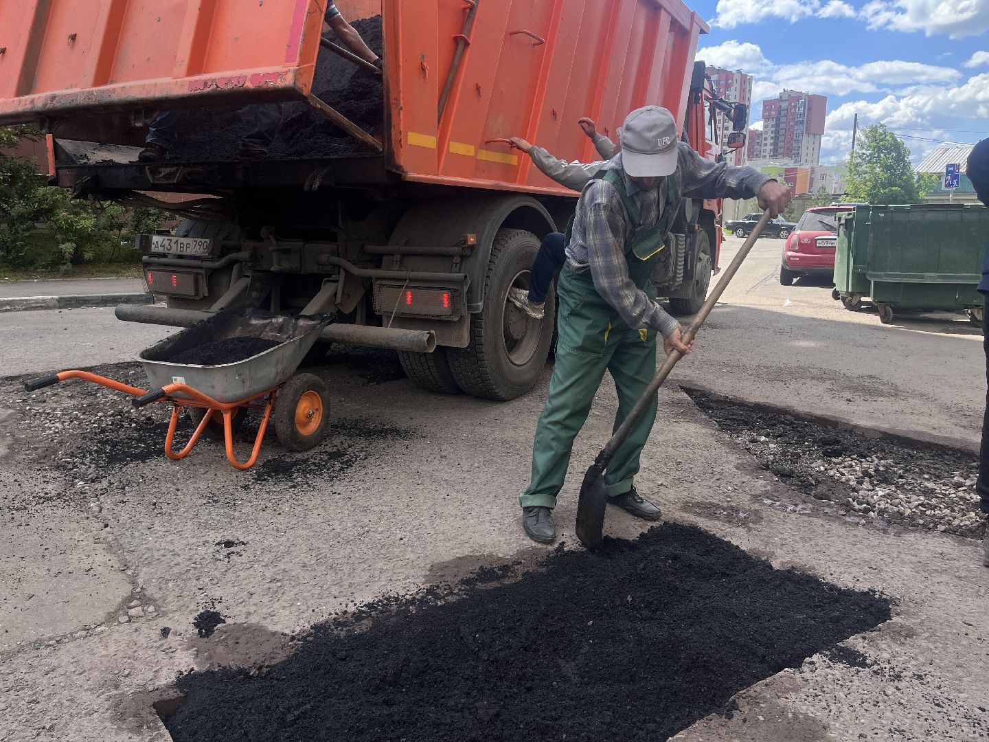 ямы, ямы на дорогах, ямочный ремонт, ремонт дорог,