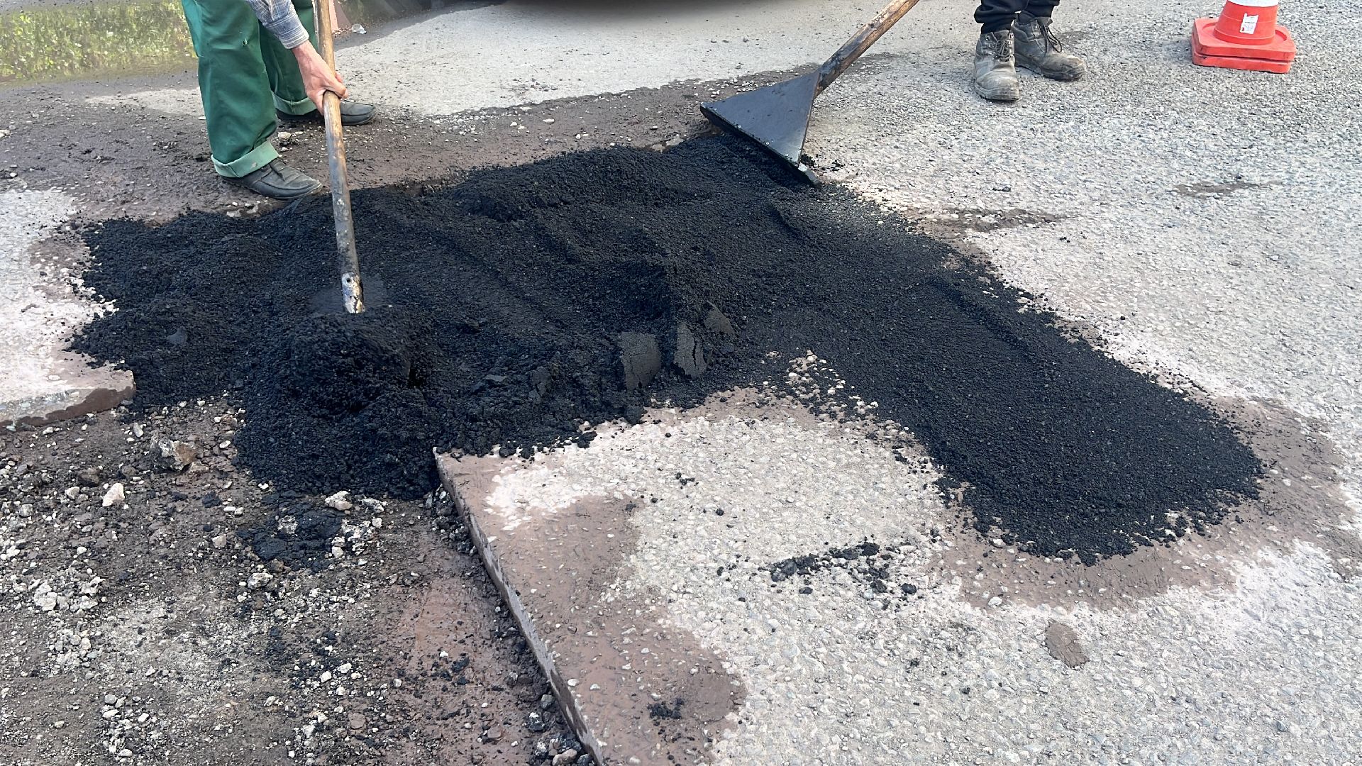 ямы, ямы на дорогах, ямочный ремонт, ремонт дорог,