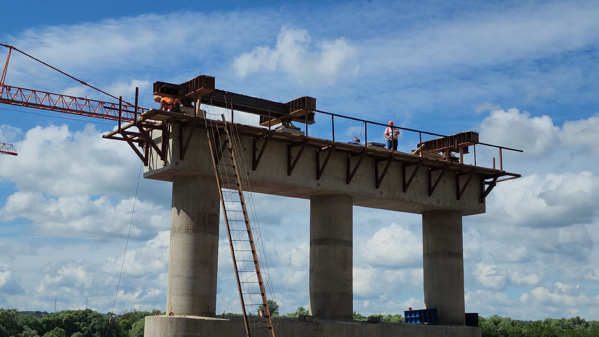 серпухов, трасса М2, строительство моста, река Ока, надвижка пролетного строения,
