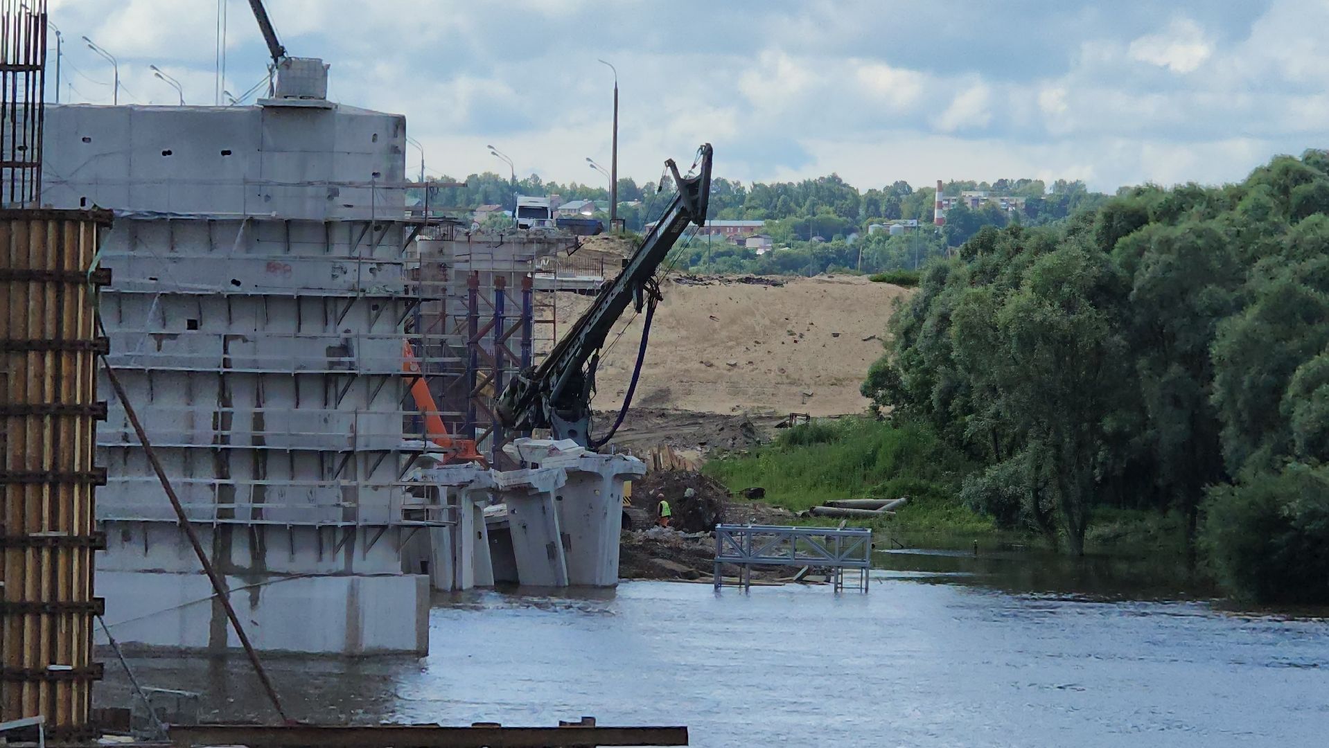 серпухов, трасса М2, строительство моста, река Ока, надвижка пролетного строения,