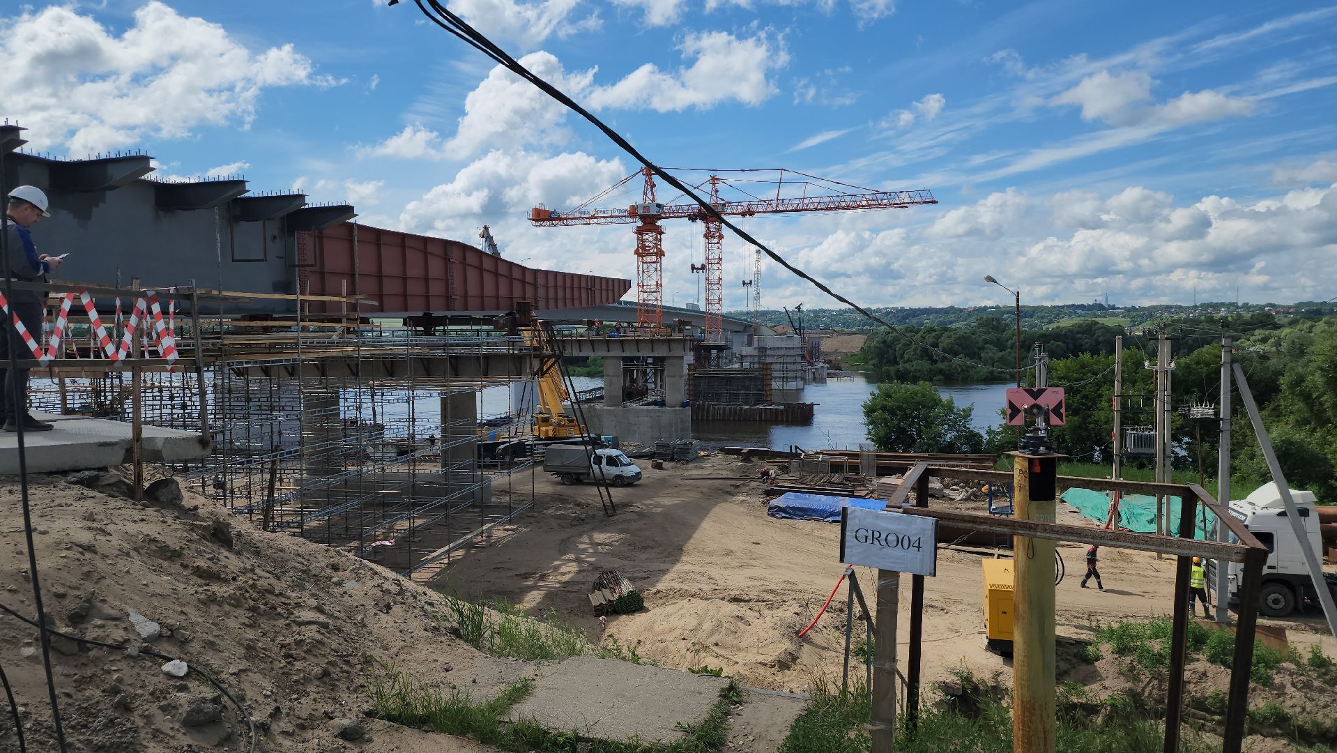 серпухов, трасса М2, строительство моста, река Ока, надвижка пролетного строения,
