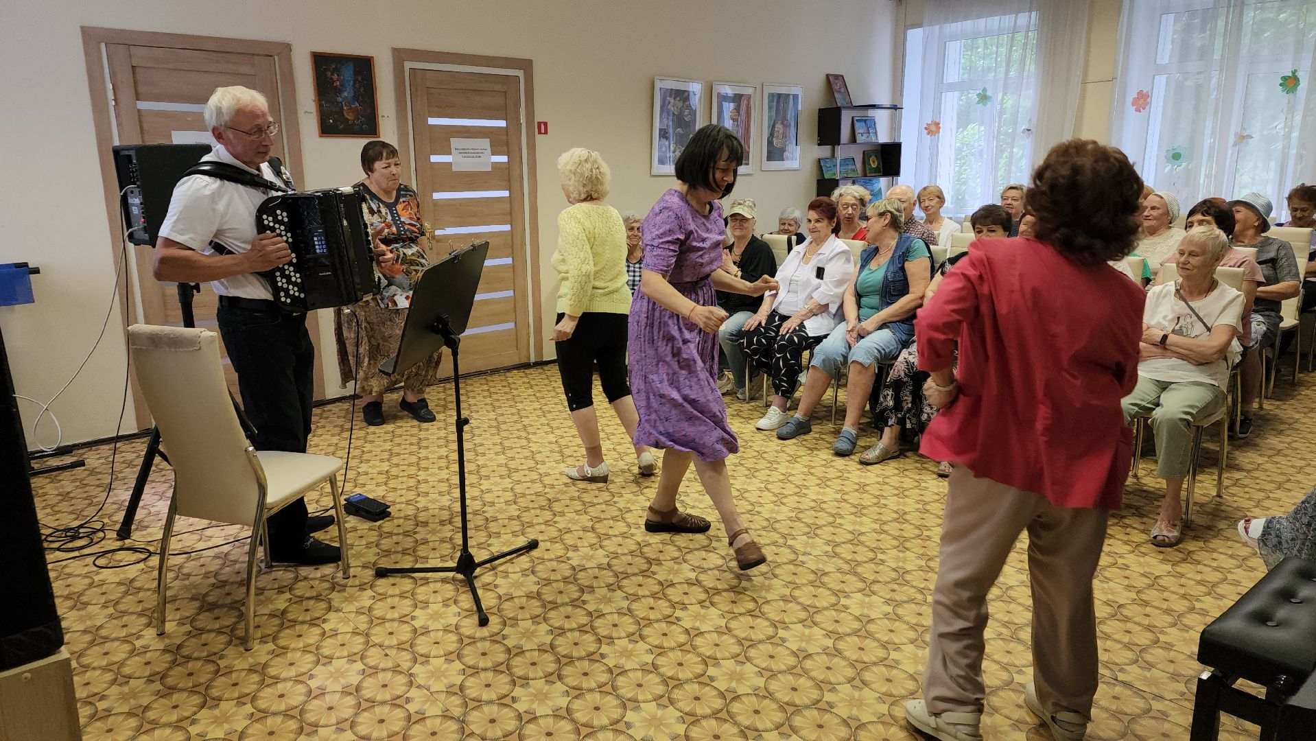 пушкино, центр социального обслуживания, музыка, баян, концерт, получатели социальных услуг, зрители, музыкант,